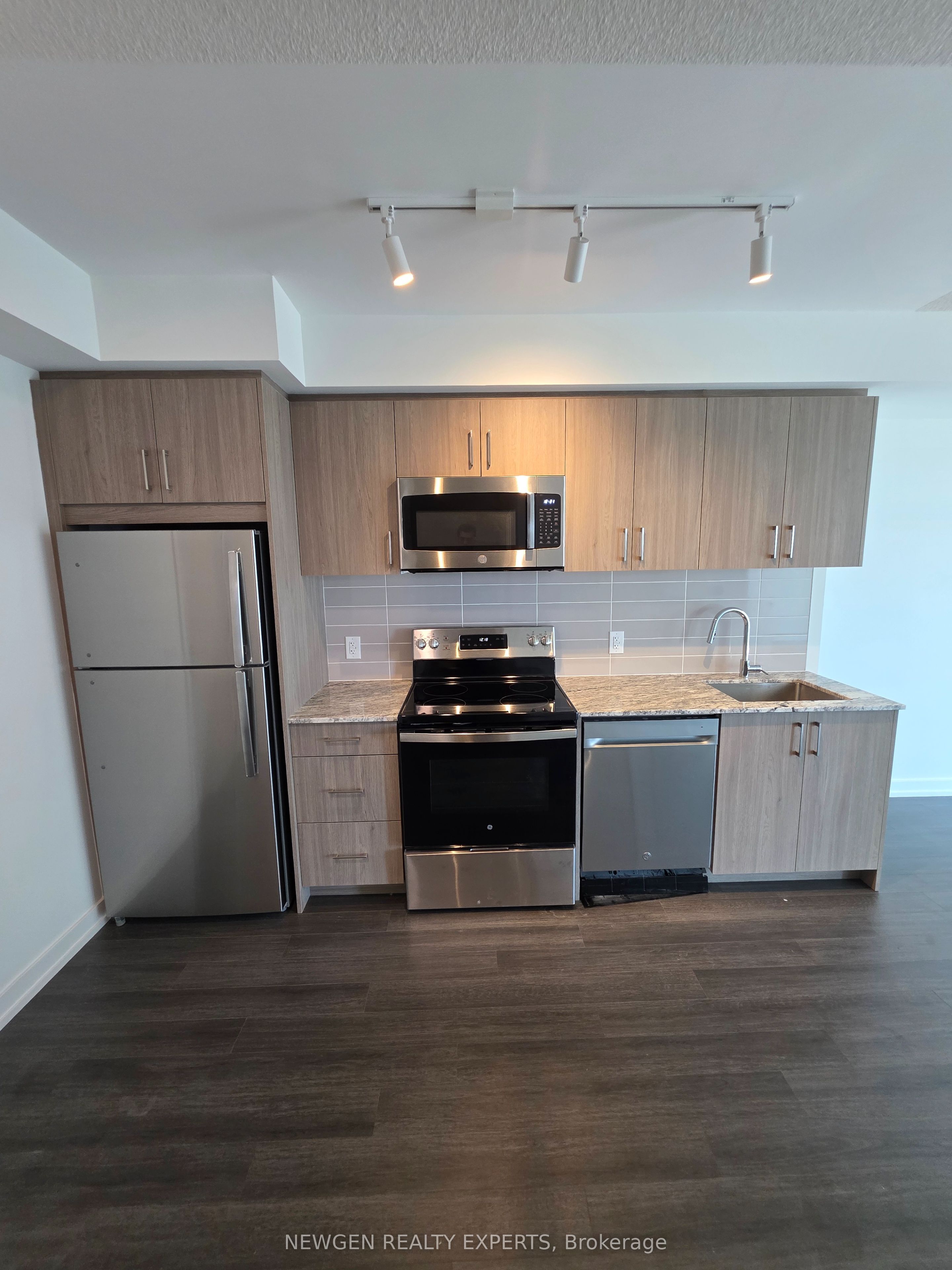 4010 Eglinton Avenue 1107, Toronto, ON M9A 0G5 photo 3