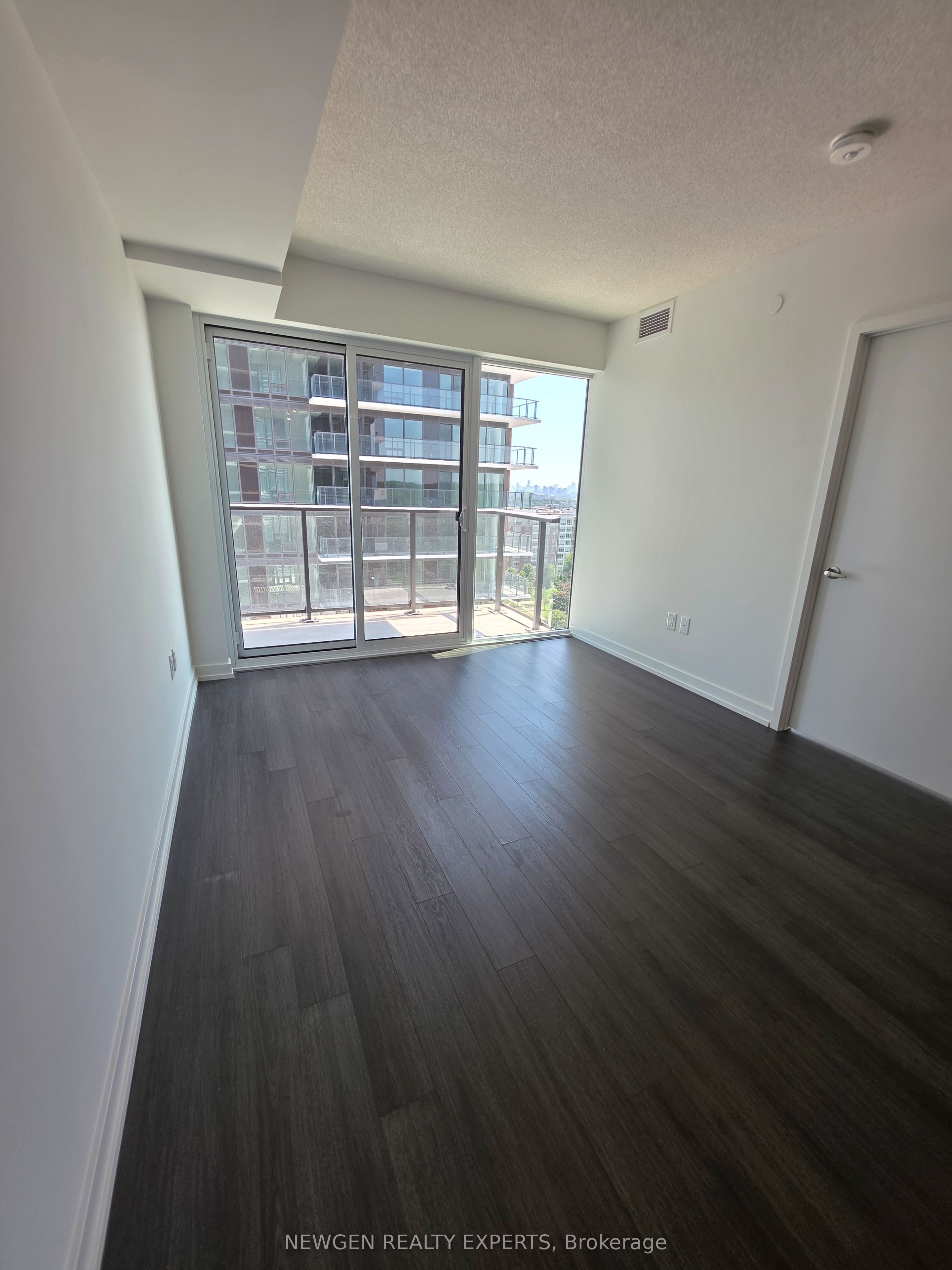 4010 Eglinton Avenue 1107, Toronto, ON M9A 0G5 photo 4