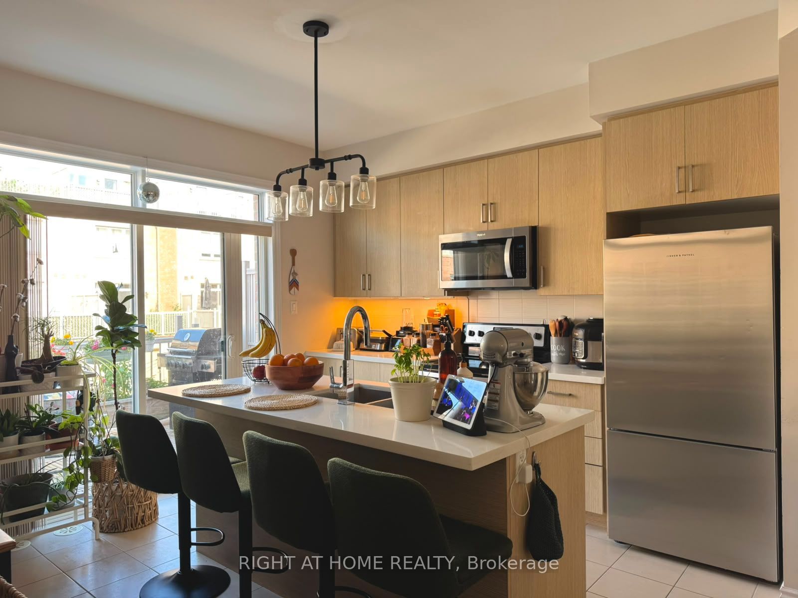 31 Edward Horton Crescent, Toronto, ON M8Z 0E7 photo 2
