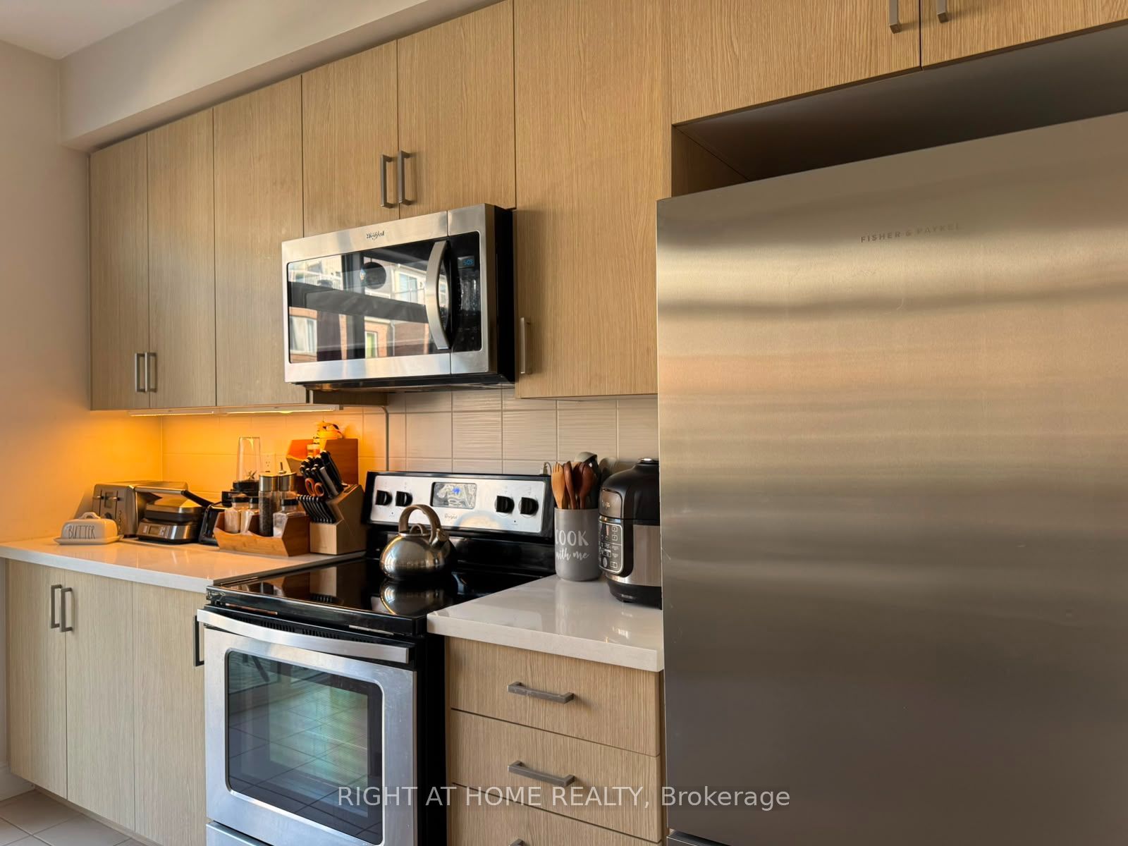 31 Edward Horton Crescent, Toronto, ON M8Z 0E7 photo 3