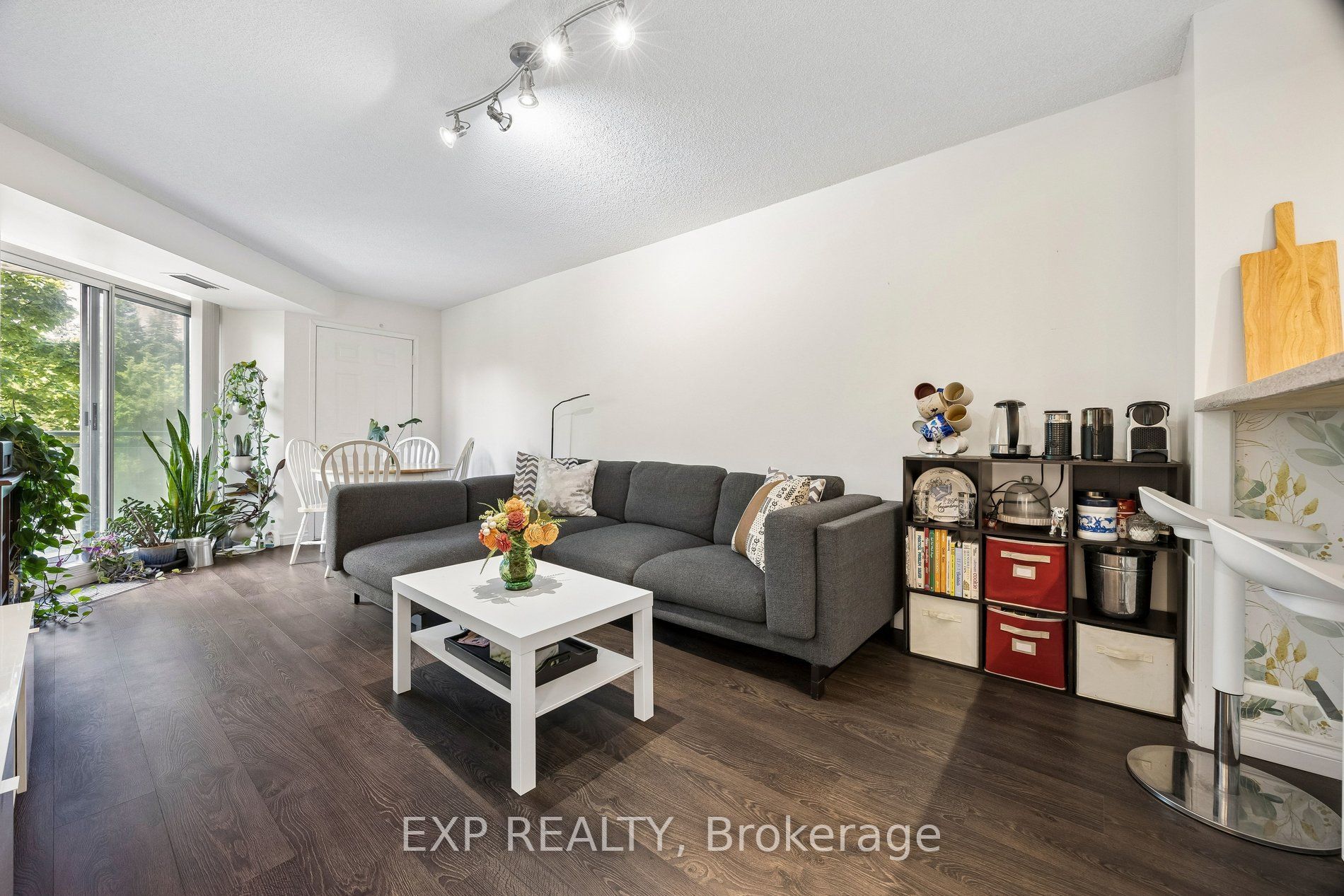 190 Manitoba Street 311, Toronto, ON M8Y 3Y8 photo 4