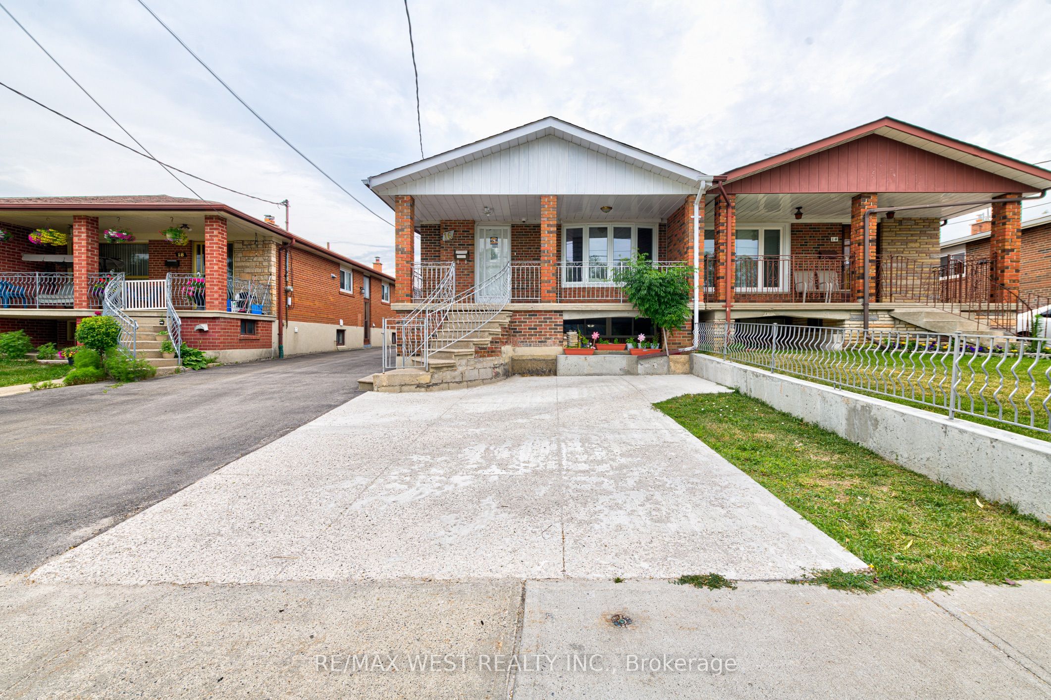 16 Hasbrooke Drive Main Lvl, Toronto, ON M9L 1A1