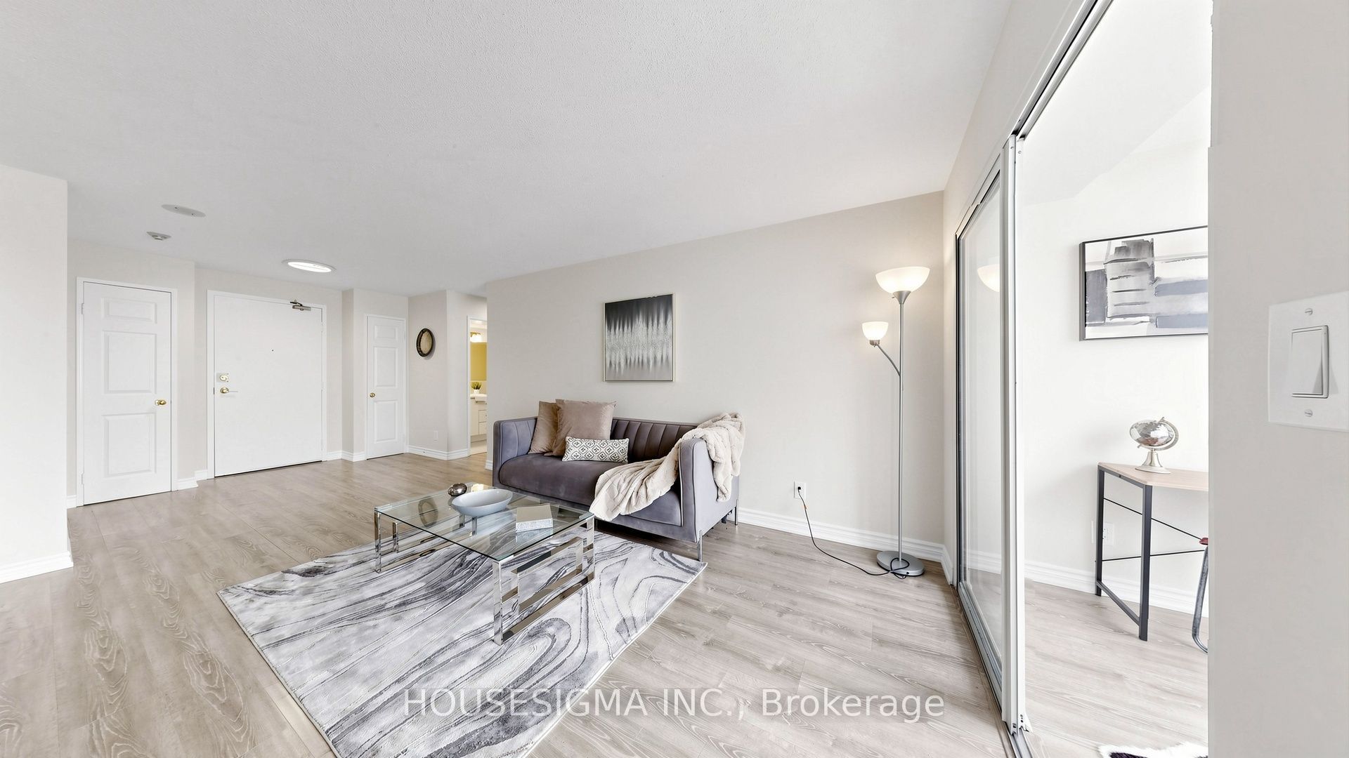 155 Hillcrest Avenue 1815, Mississauga, ON L5B 3Z2 photo 2