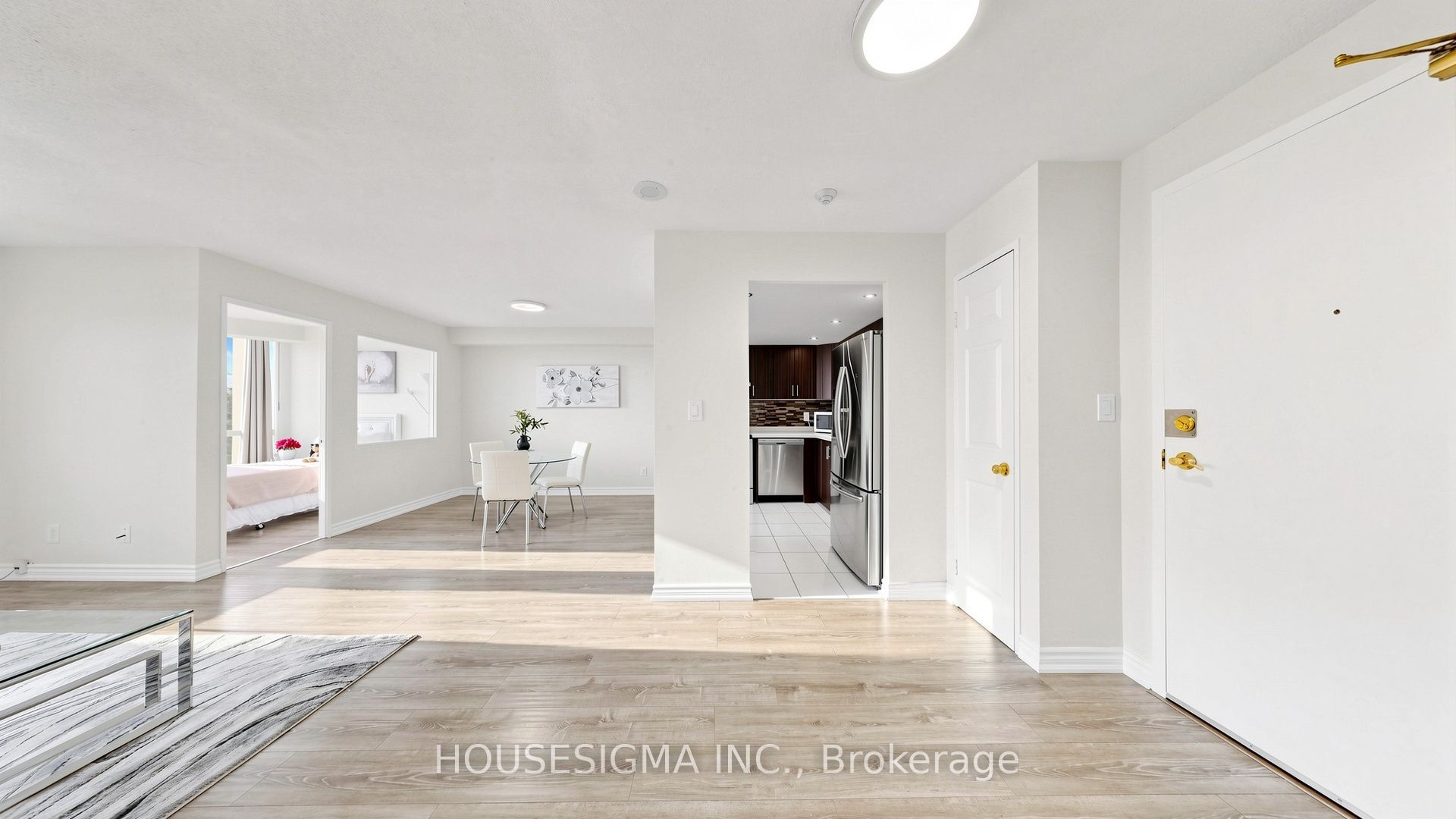 155 Hillcrest Avenue 1815, Mississauga, ON L5B 3Z2 photo 3