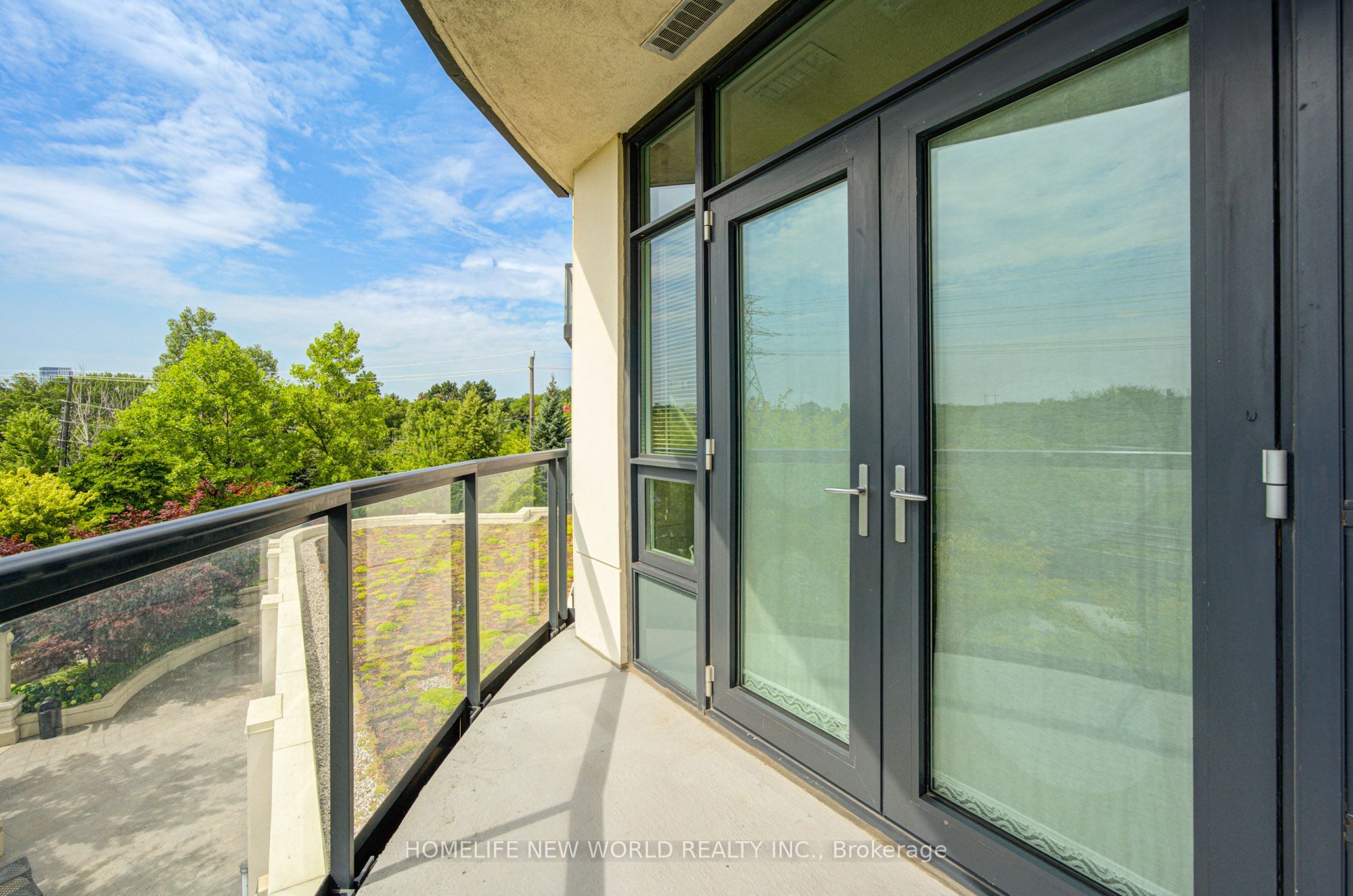 1135 Royal York Road 304, Toronto, ON M9A 0C3 photo 4