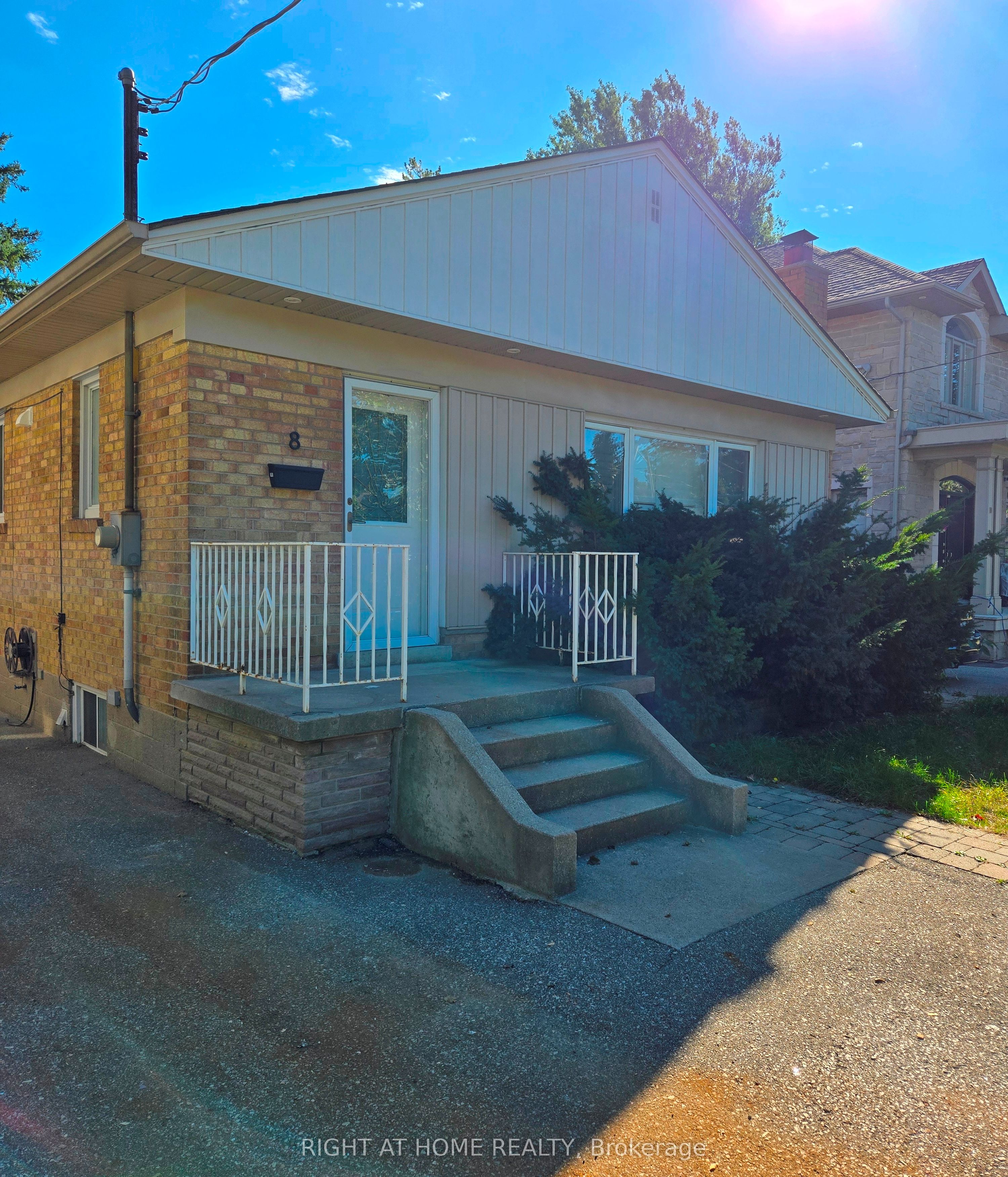 8 Northampton Drive, Toronto, ON M9B 4S6 photo 2
