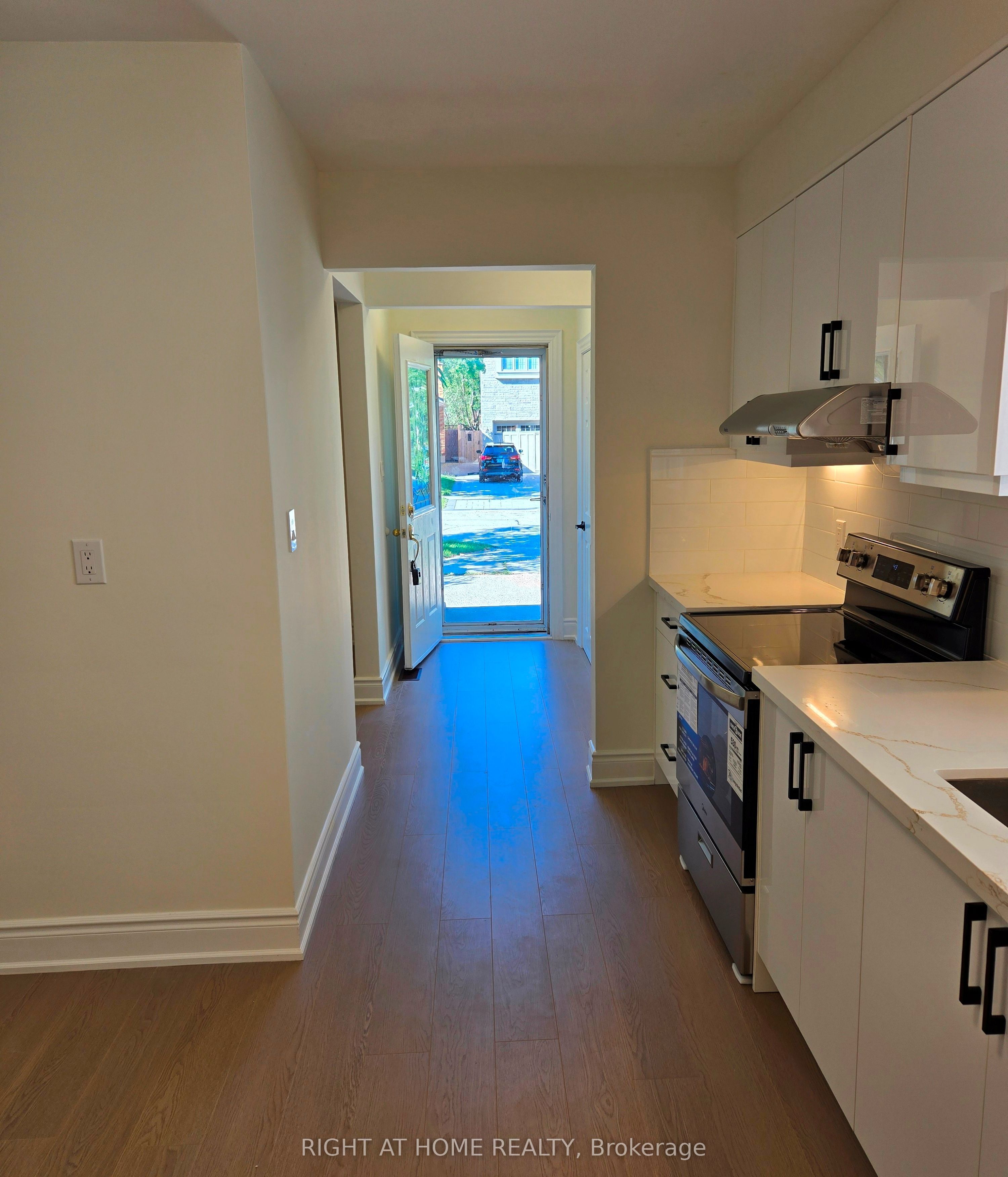 8 Northampton Drive, Toronto, ON M9B 4S6 photo 3