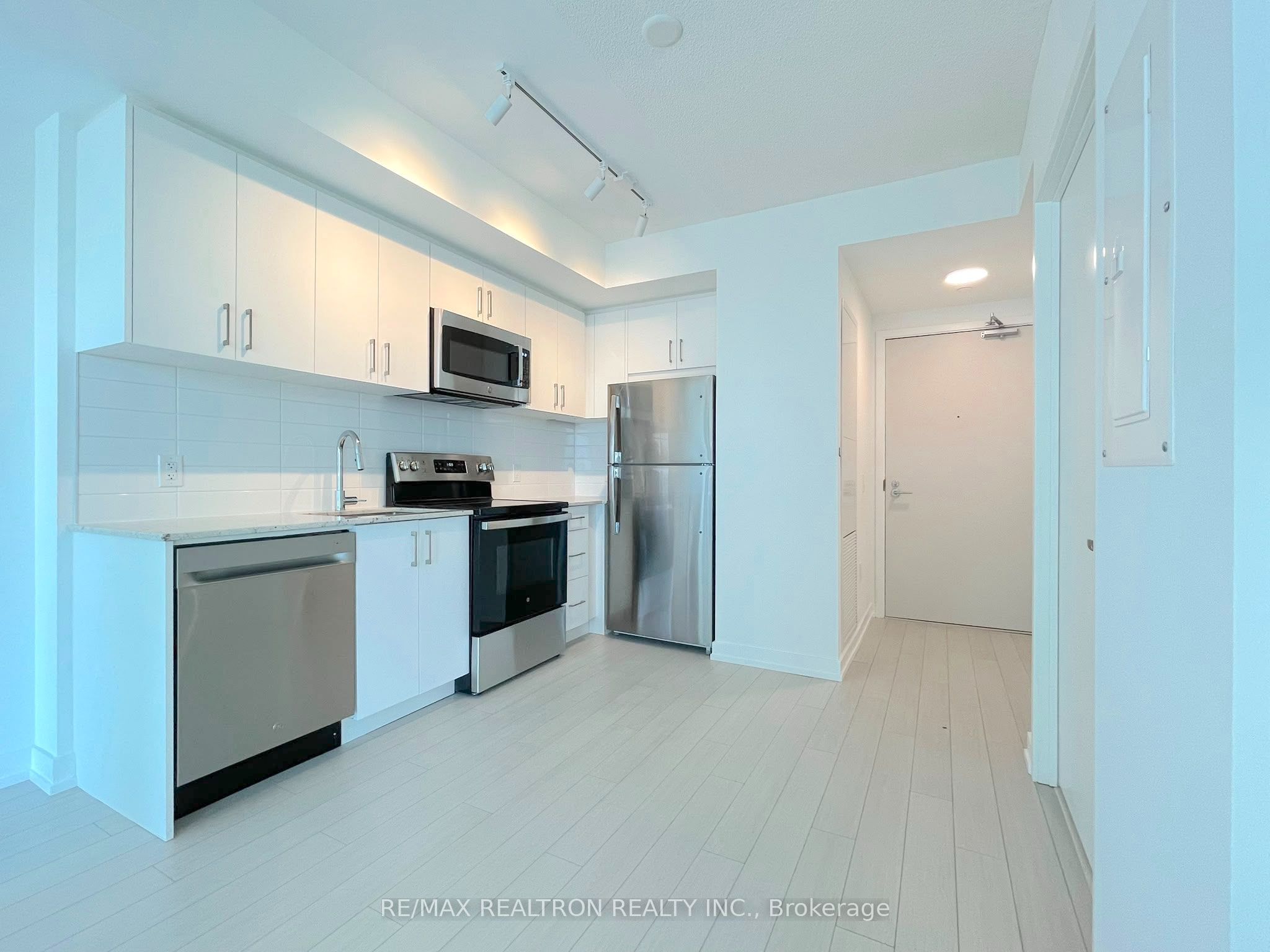 4010 Eglinton Avenue W 1305, Toronto, ON M9A 0G5 photo 5
