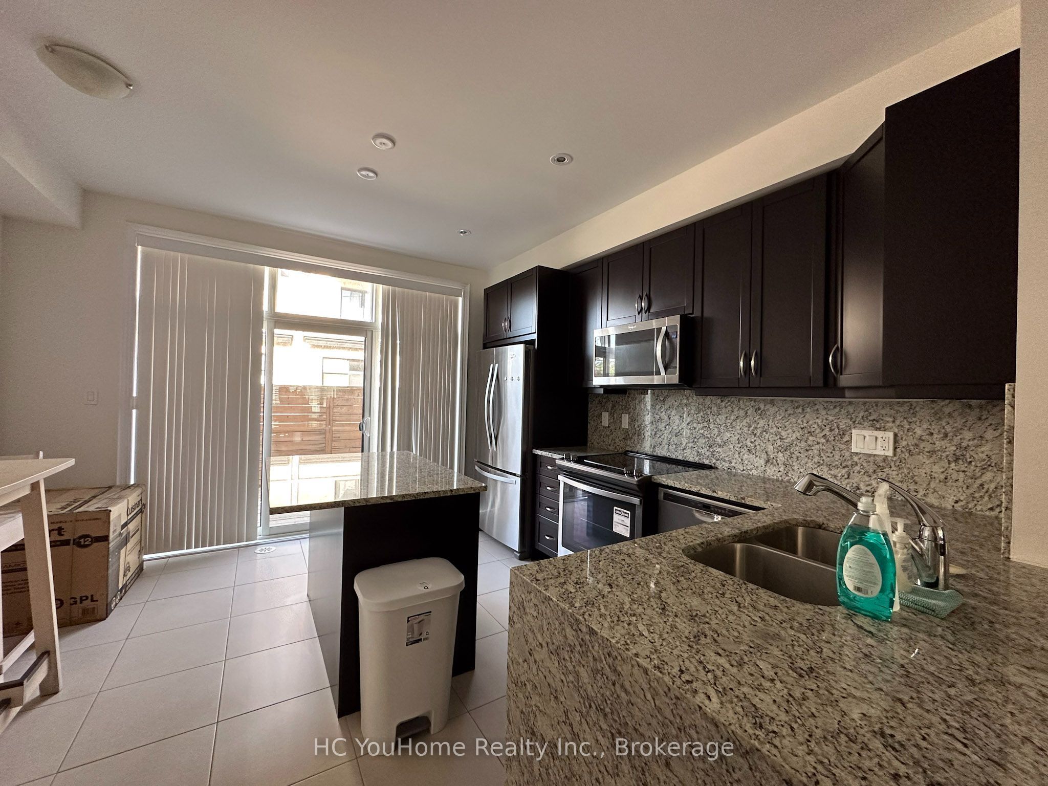 2097 Queensborough Gate, Mississauga, ON L5M 0X9 photo 5