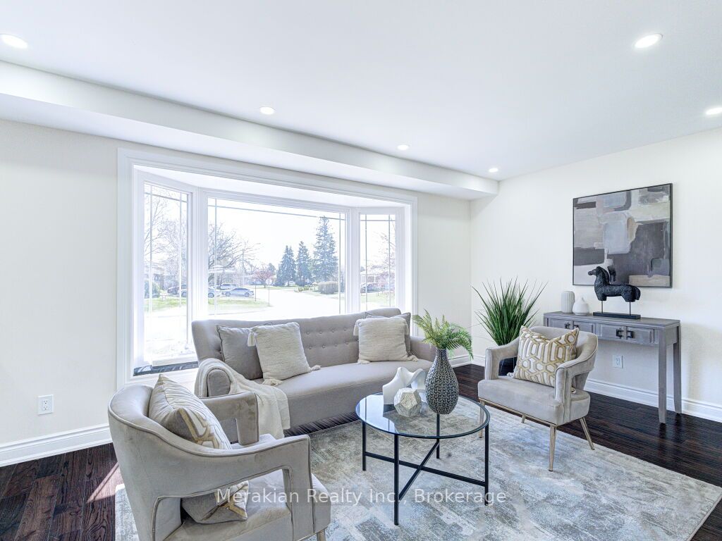 214 Folkstone Crescent, Brampton, ON L6T 3N6 photo 4