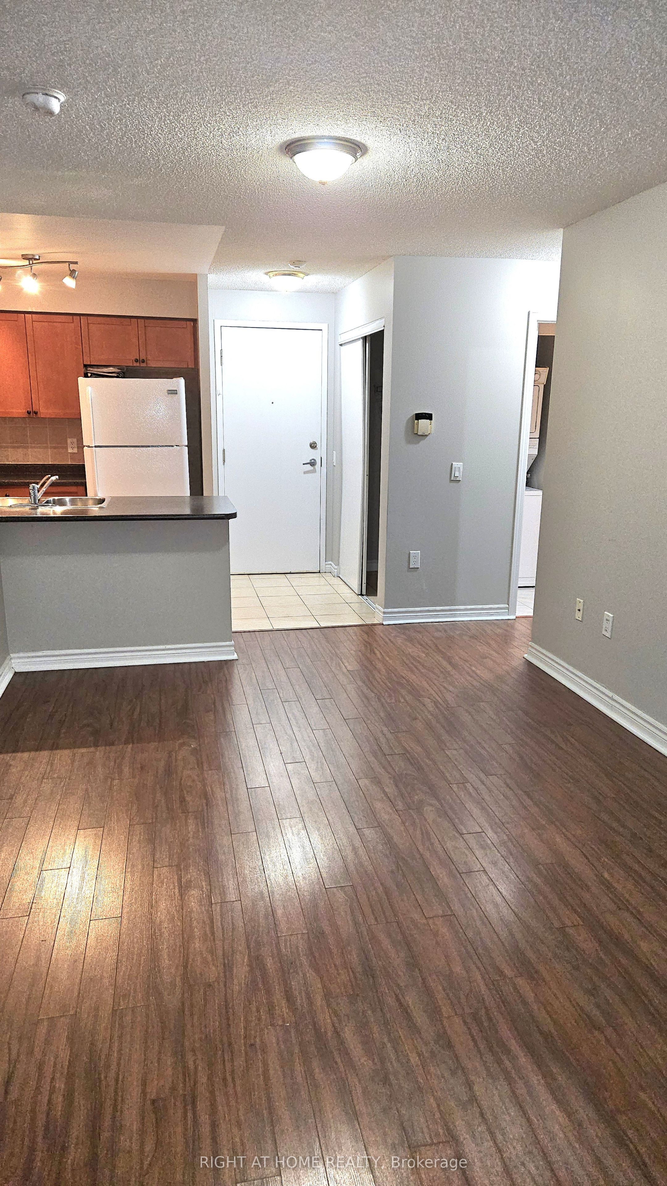 55 Strathaven Drive 1007, Mississauga, ON L5R 4G9 photo 5