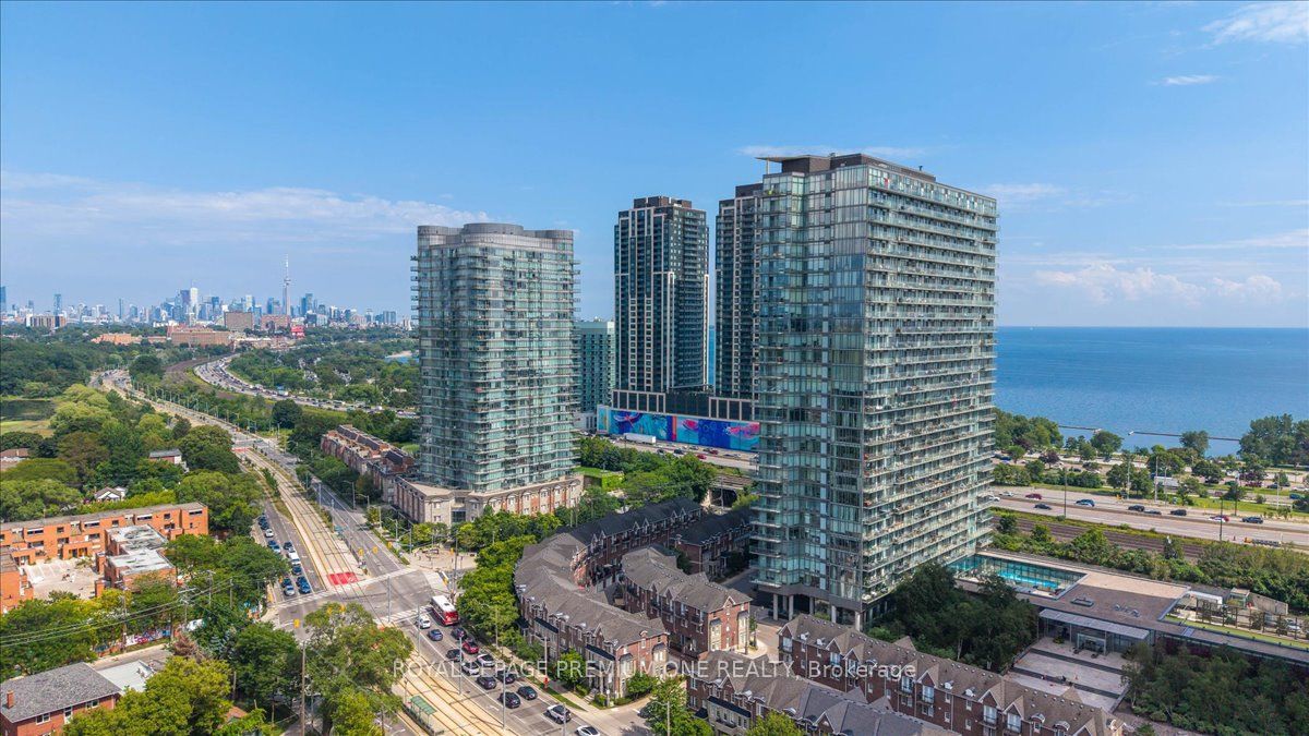 103 The Queensway 901, Toronto, ON M6S 5B3