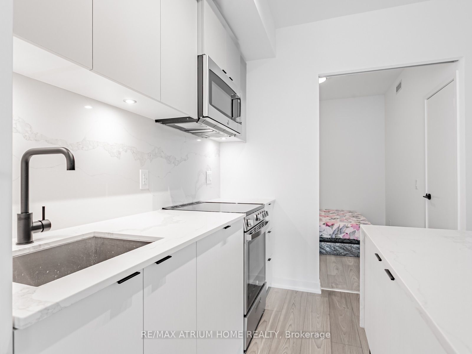 285 Dufferin Street 827, Toronto, ON M6K 0J2 photo 3