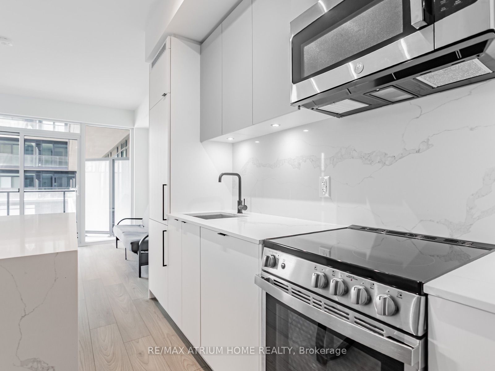 285 Dufferin Street 827, Toronto, ON M6K 0J2 photo 4