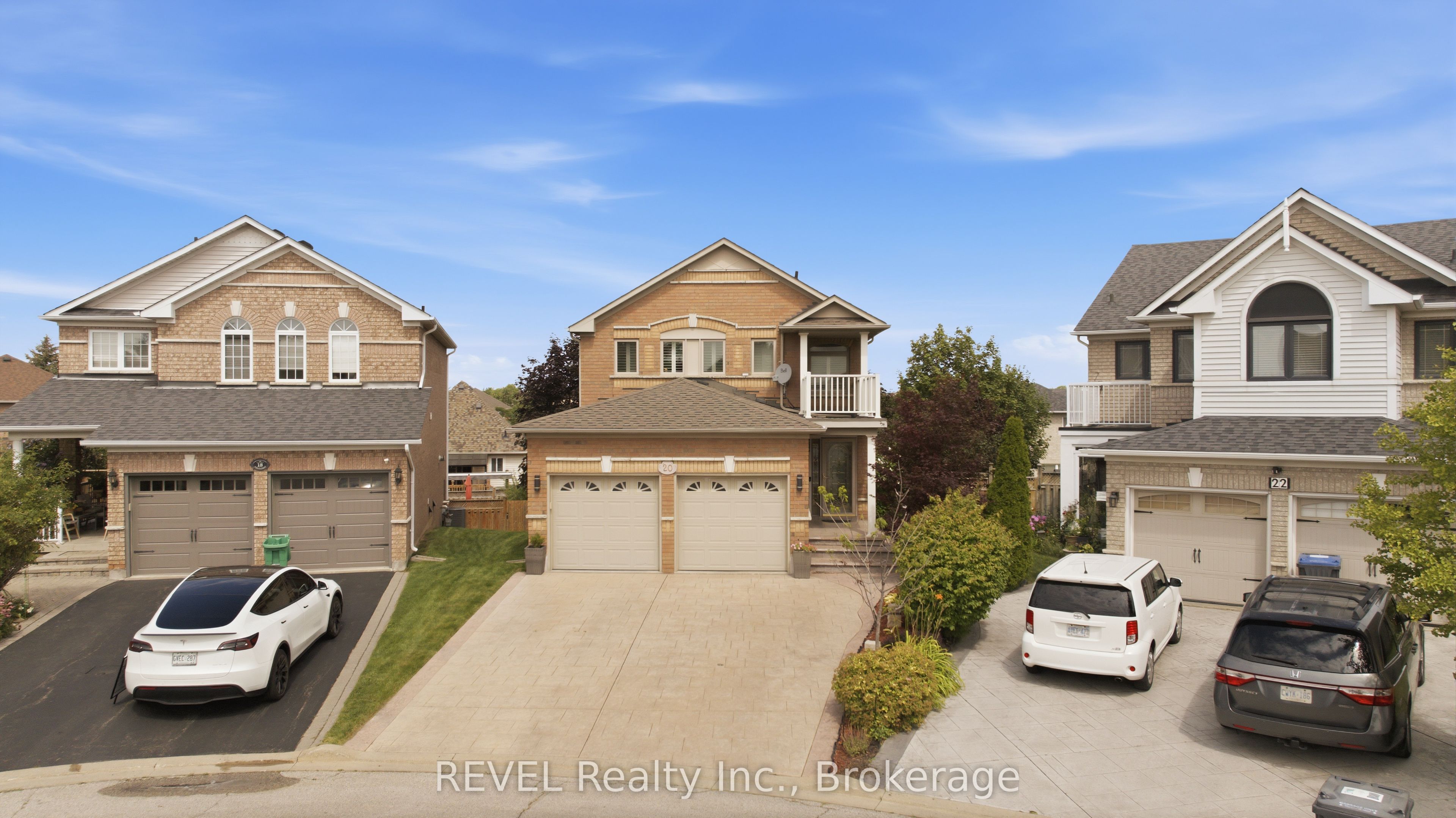 20 Hayloft Court, Brampton, ON L6X 4R7
