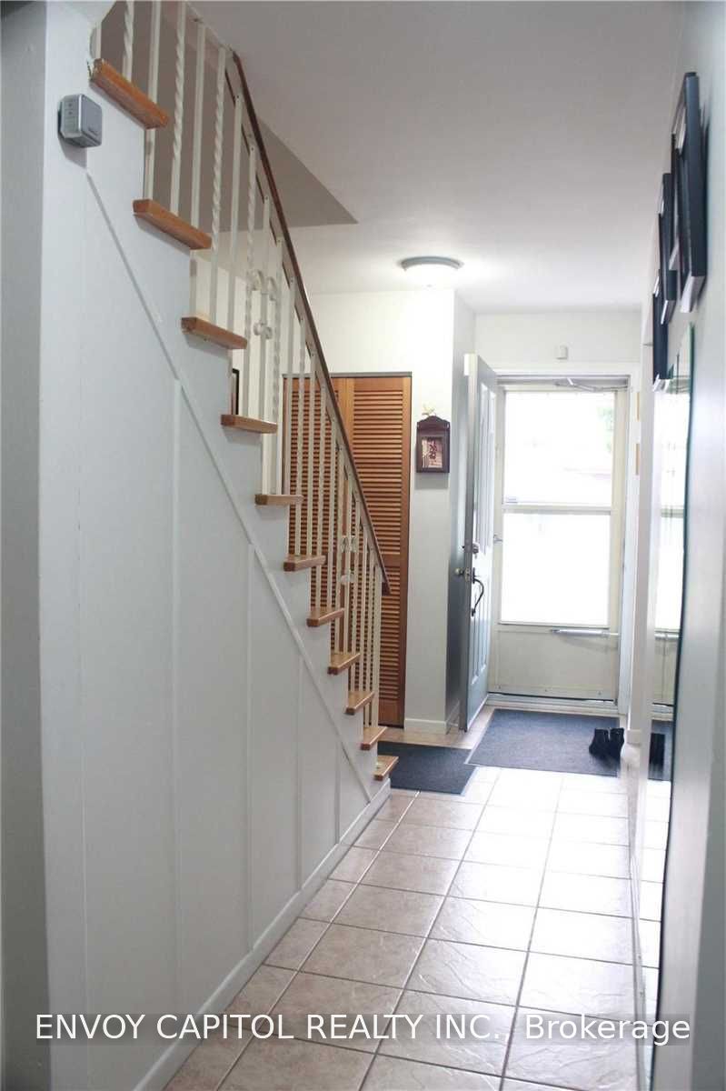 14 Faulkner Crescent, Toronto, ON M9M 2C1 photo 3