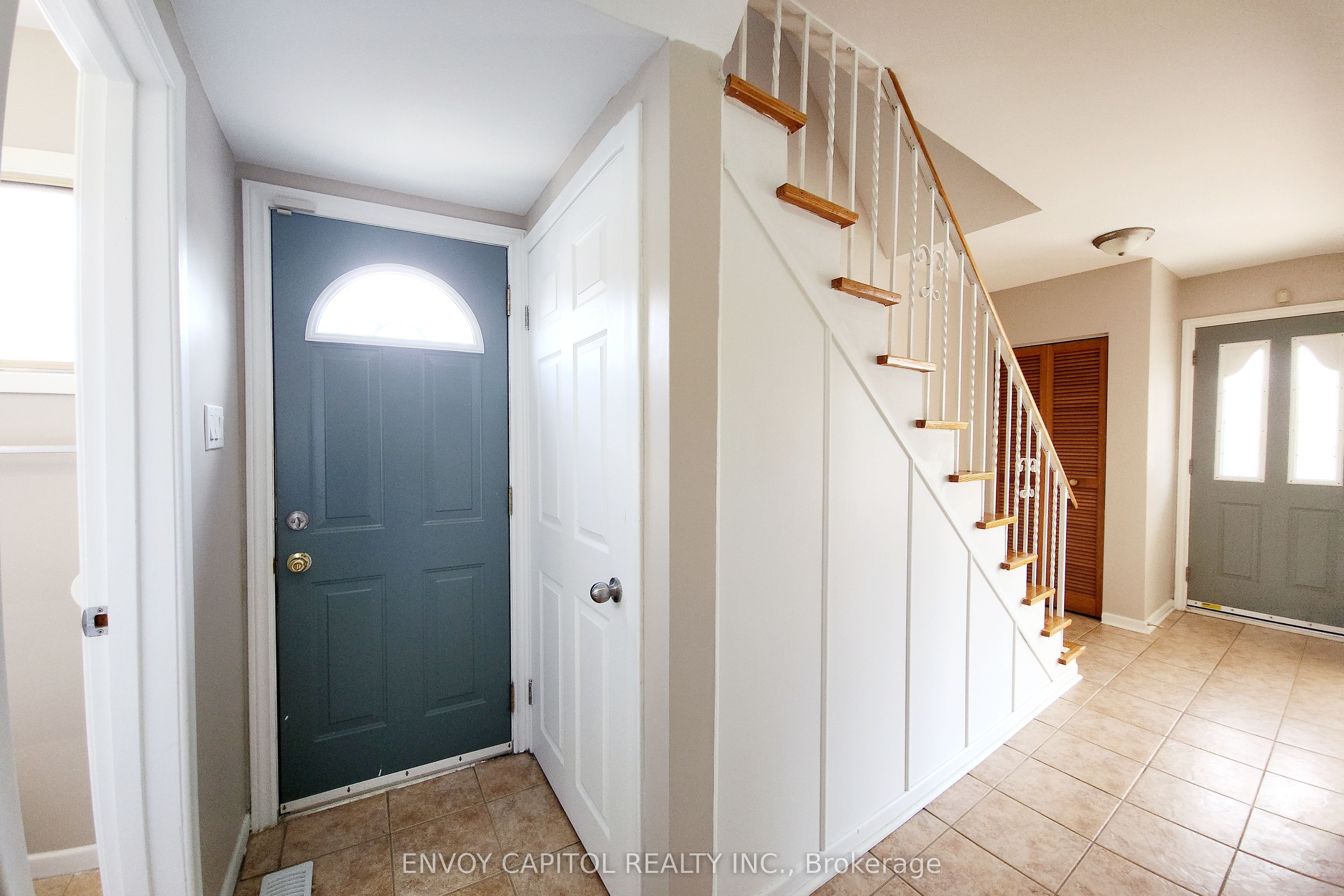 14 Faulkner Crescent, Toronto, ON M9M 2C1 photo 4