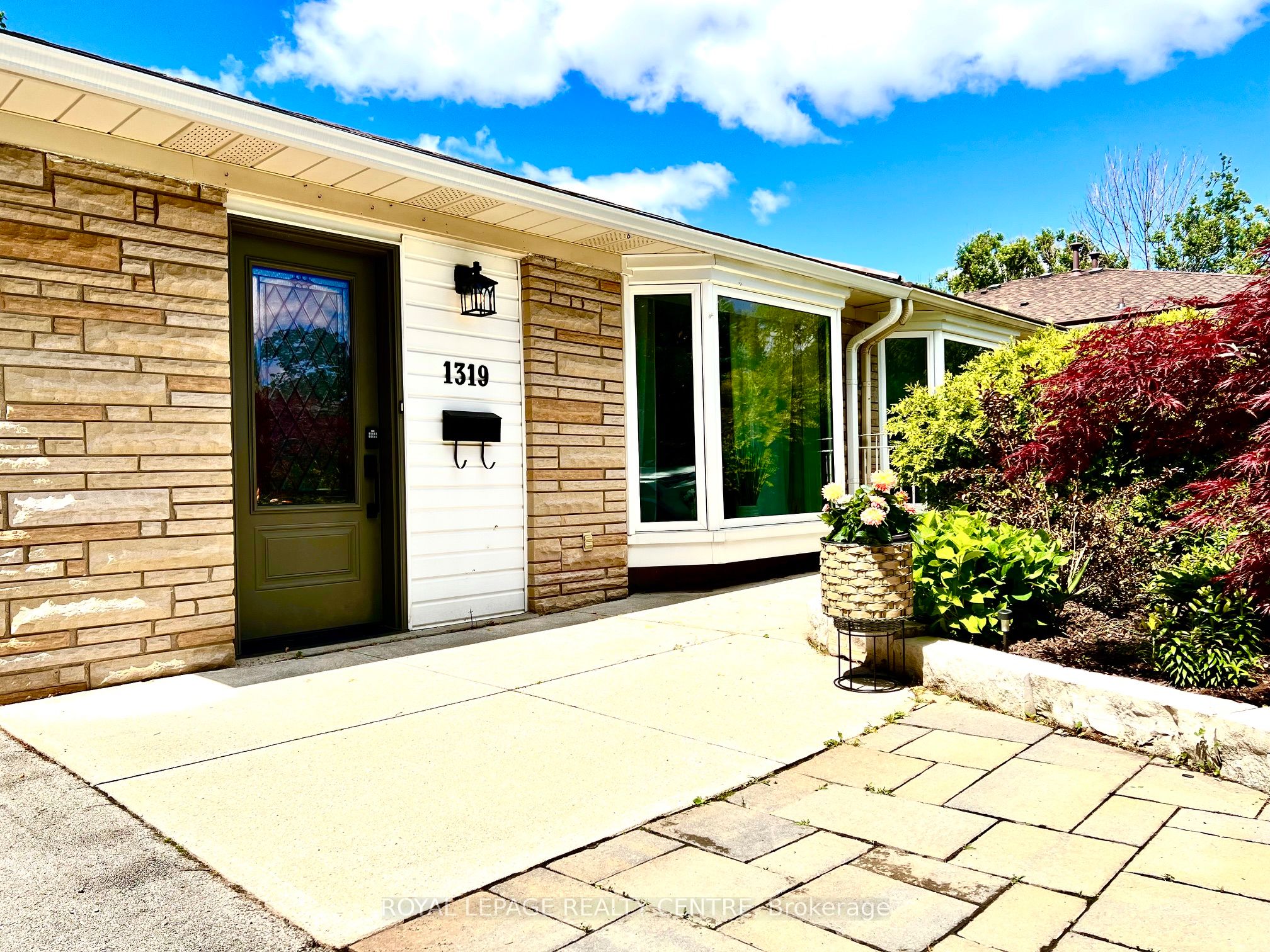 1319 Redbank Crescent, Oakville, ON L6H 1Y4 photo 3
