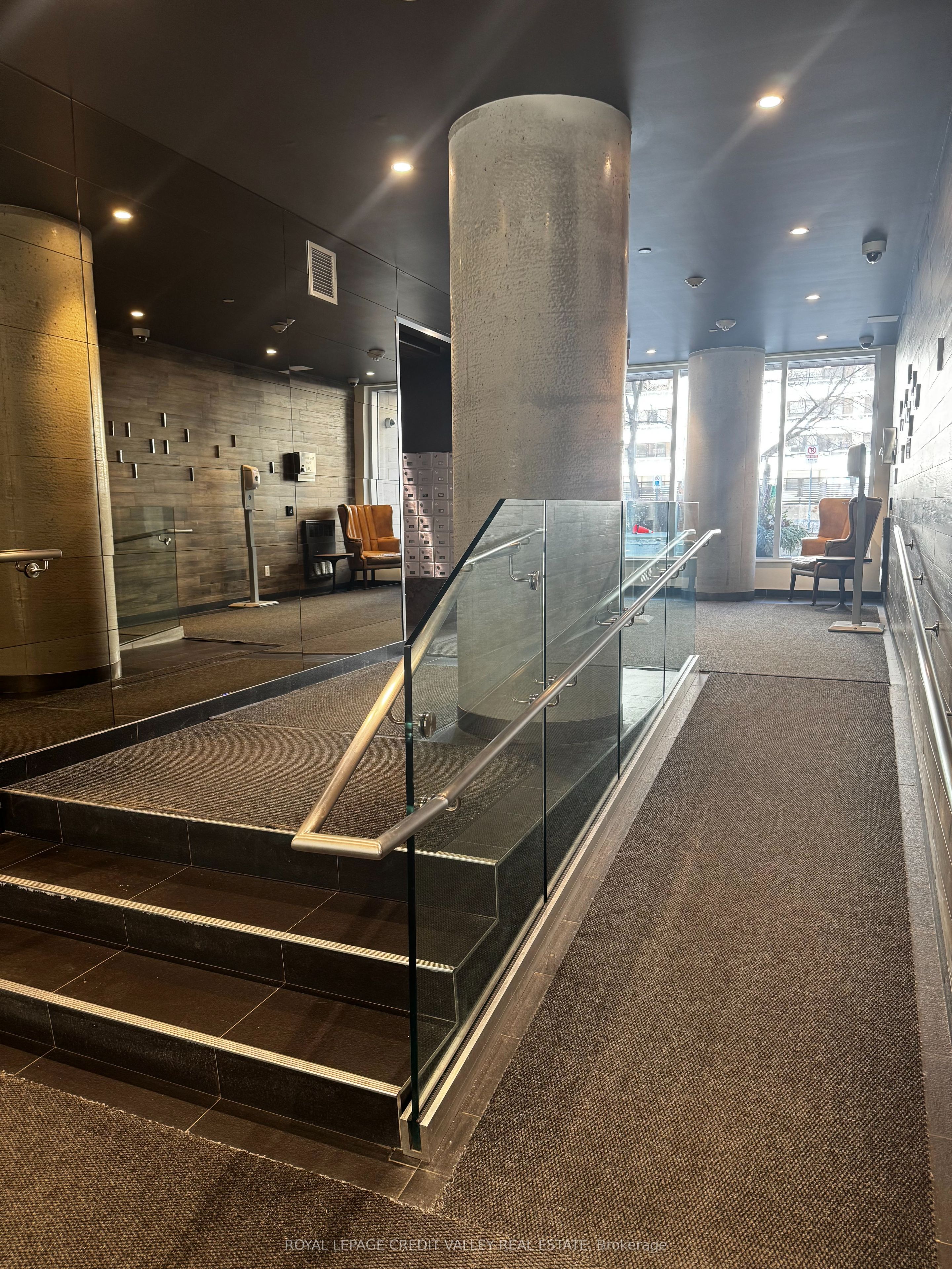 1830 Bloor Street W 439, Toronto, ON M6P 0A2 photo 3
