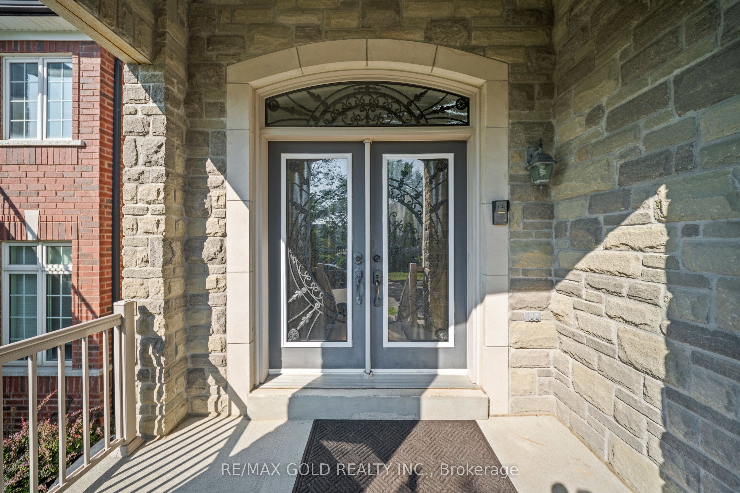 11 Clearfield Drive, Brampton, ON L6P 3L3 photo 2