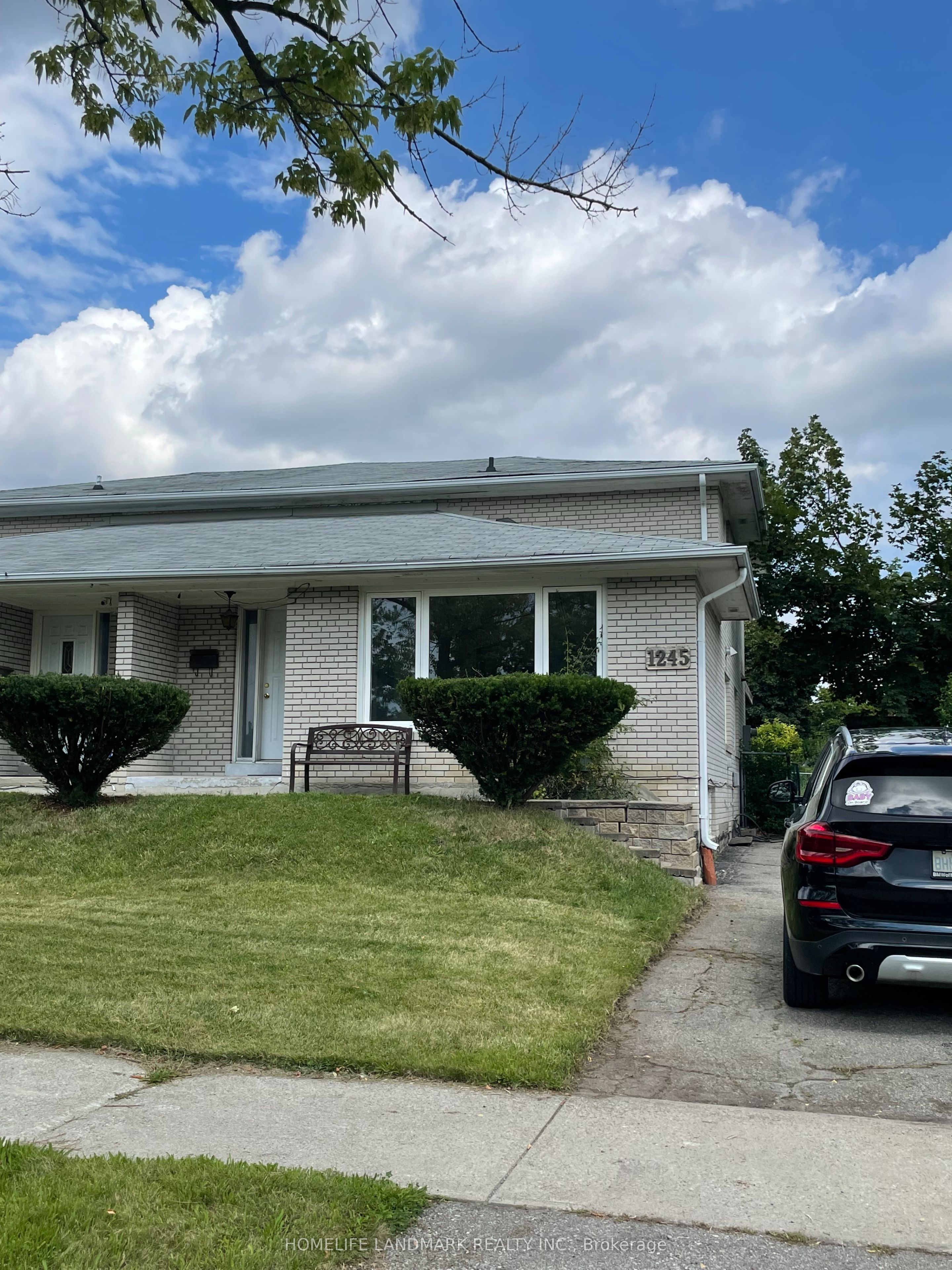 1245 Shamir Crescent, Mississauga, ON L5C 1L2