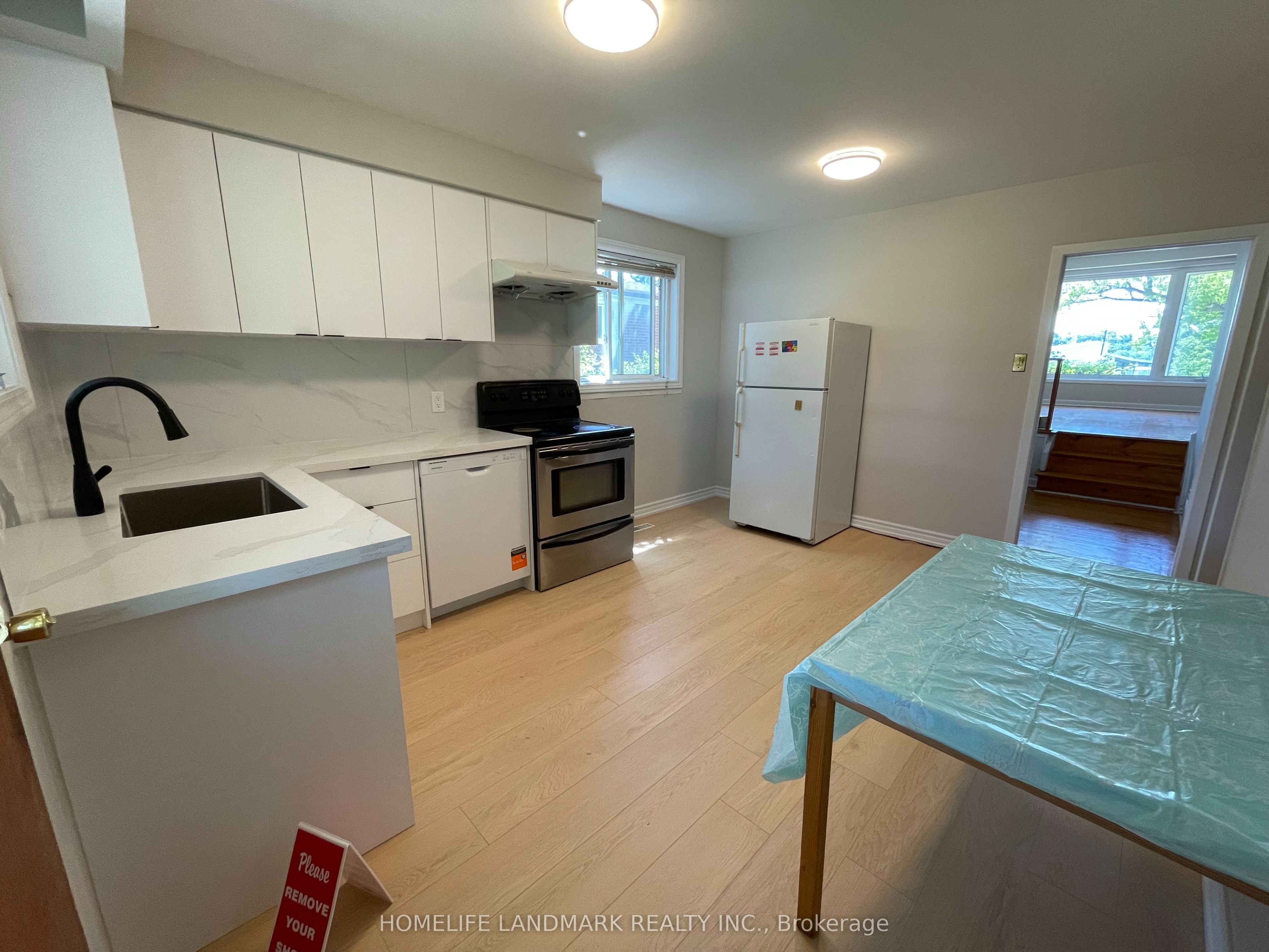 1245 Shamir Crescent, Mississauga, ON L5C 1L2 photo 3