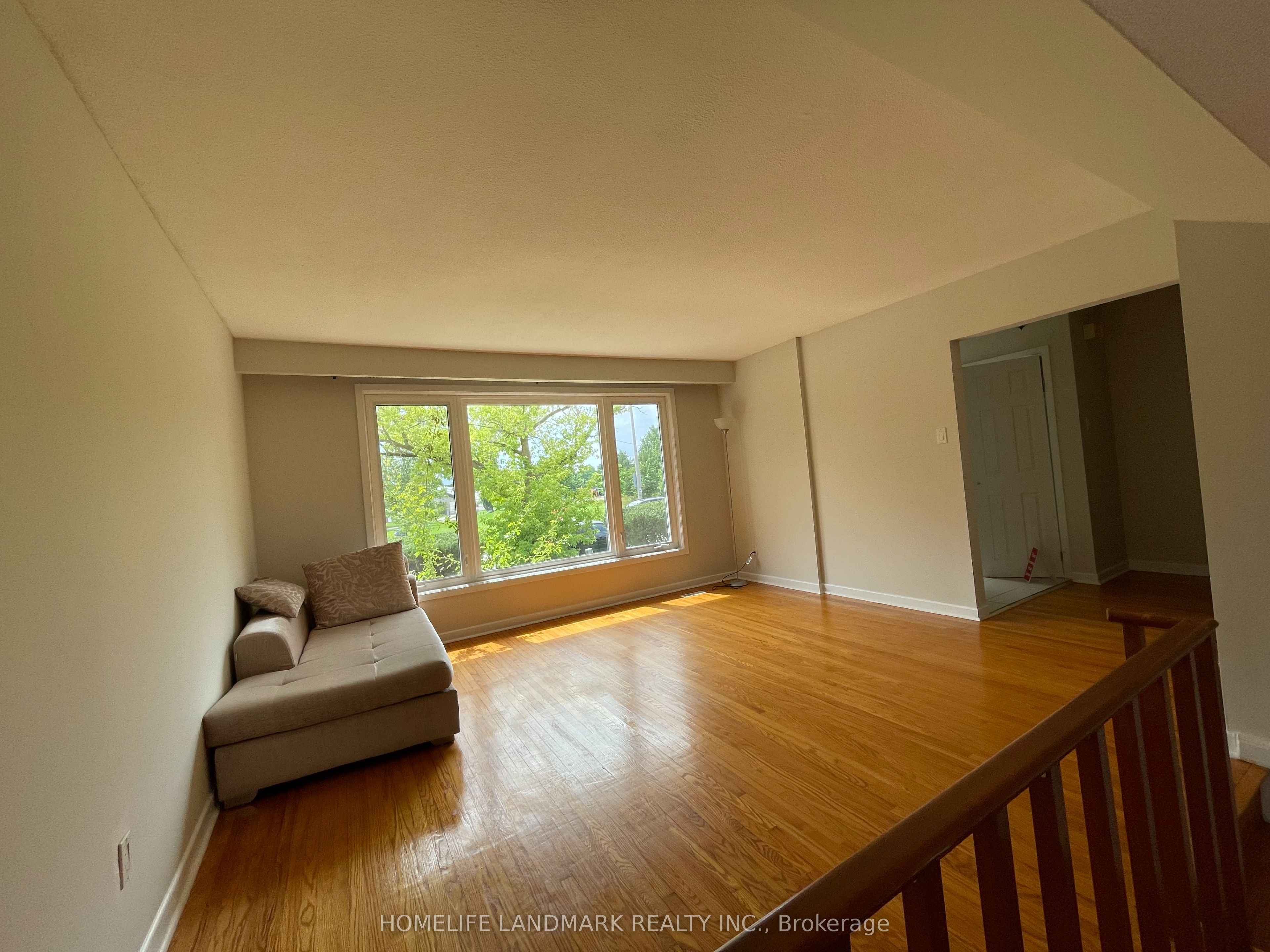 1245 Shamir Crescent, Mississauga, ON L5C 1L2 photo 4