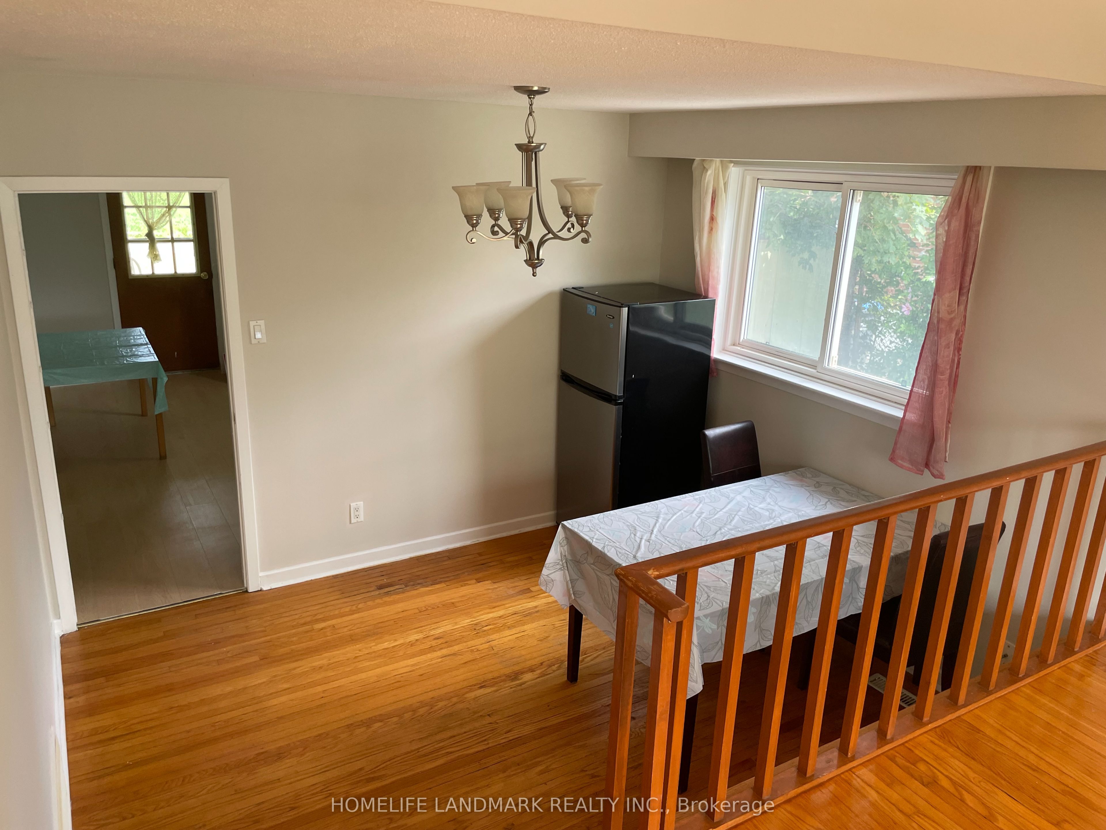 1245 Shamir Crescent, Mississauga, ON L5C 1L2 photo 5