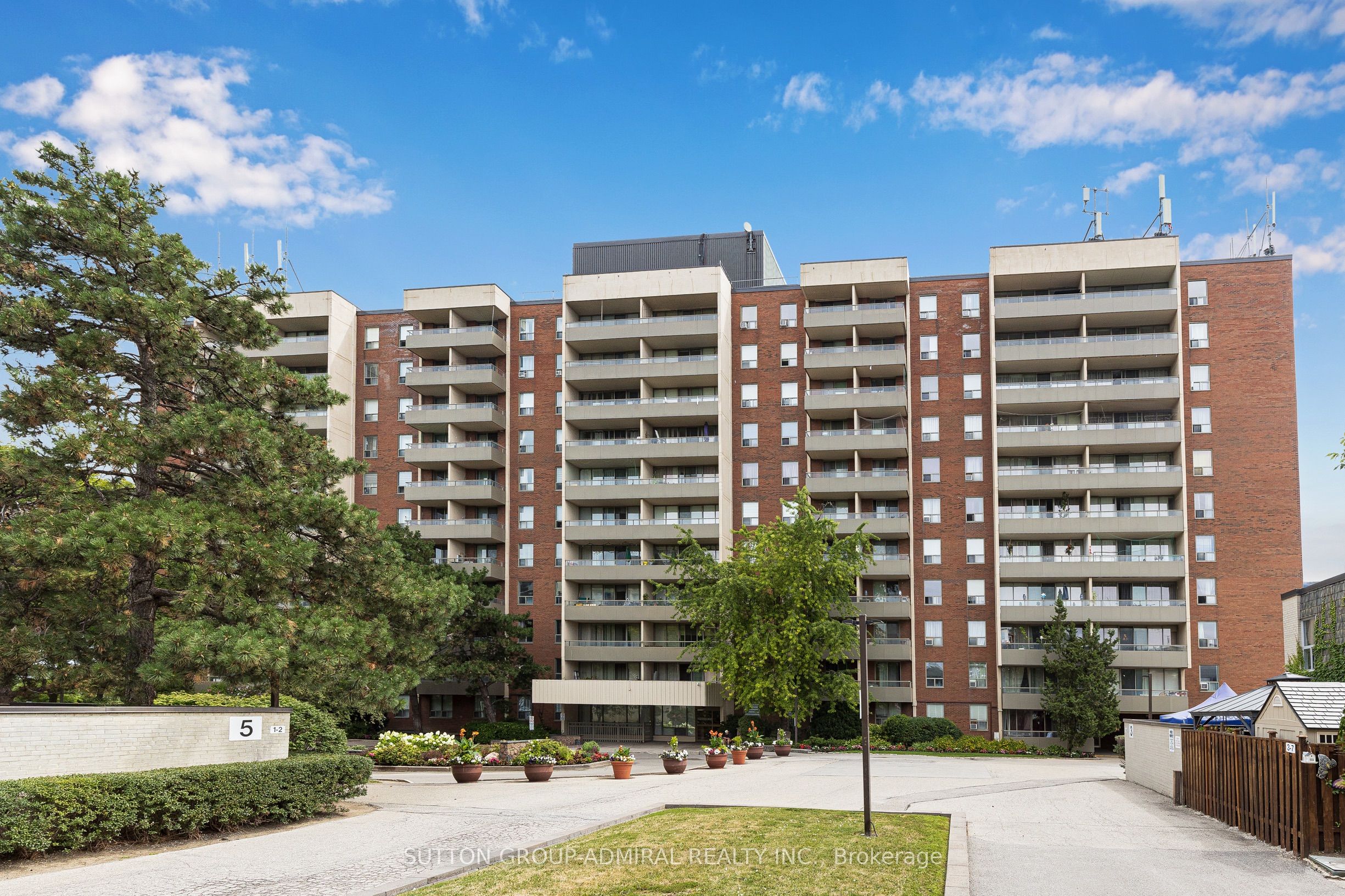 1 Four Winds Drive 513, Toronto, ON M3J 2T1