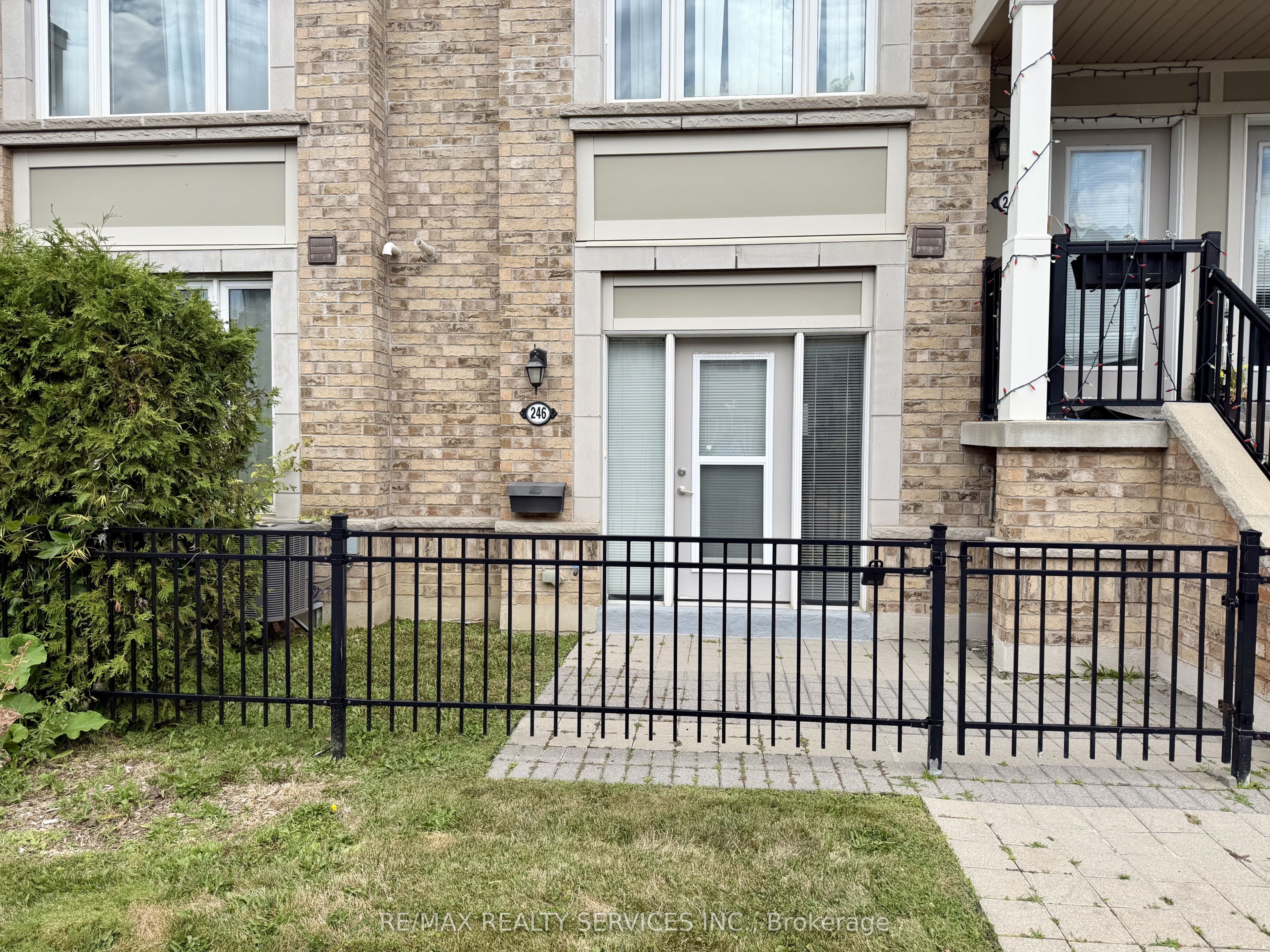 250 Sunny Meadow Boulevard 256, Brampton, ON L6R 3Y6 photo 2