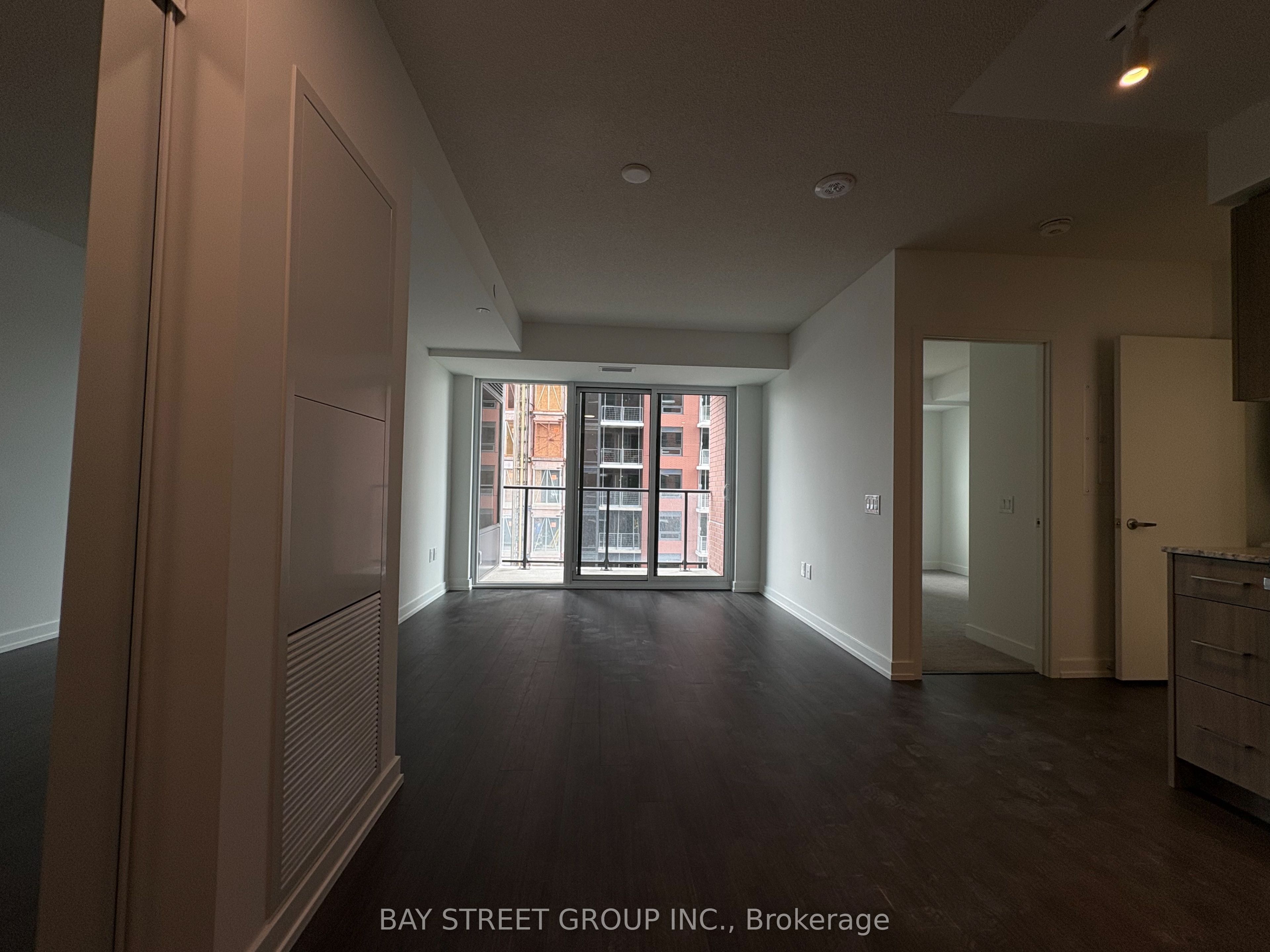 4010 Eglinton Avenue W 1122, Toronto, ON M9A 0G5 photo 3