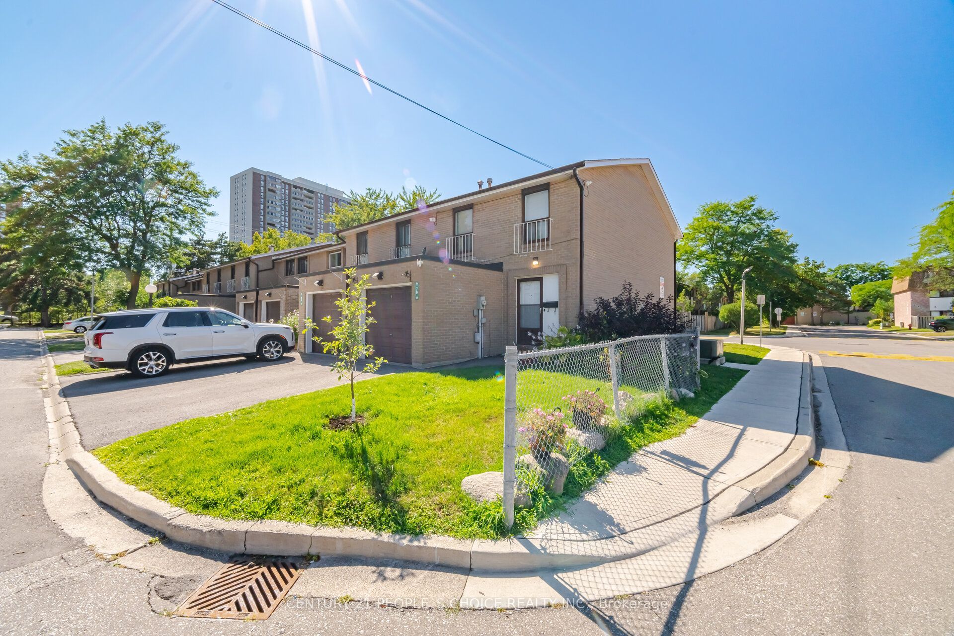 79 Fleetwood Crescent, Brampton, ON L6T 2E5 photo 2
