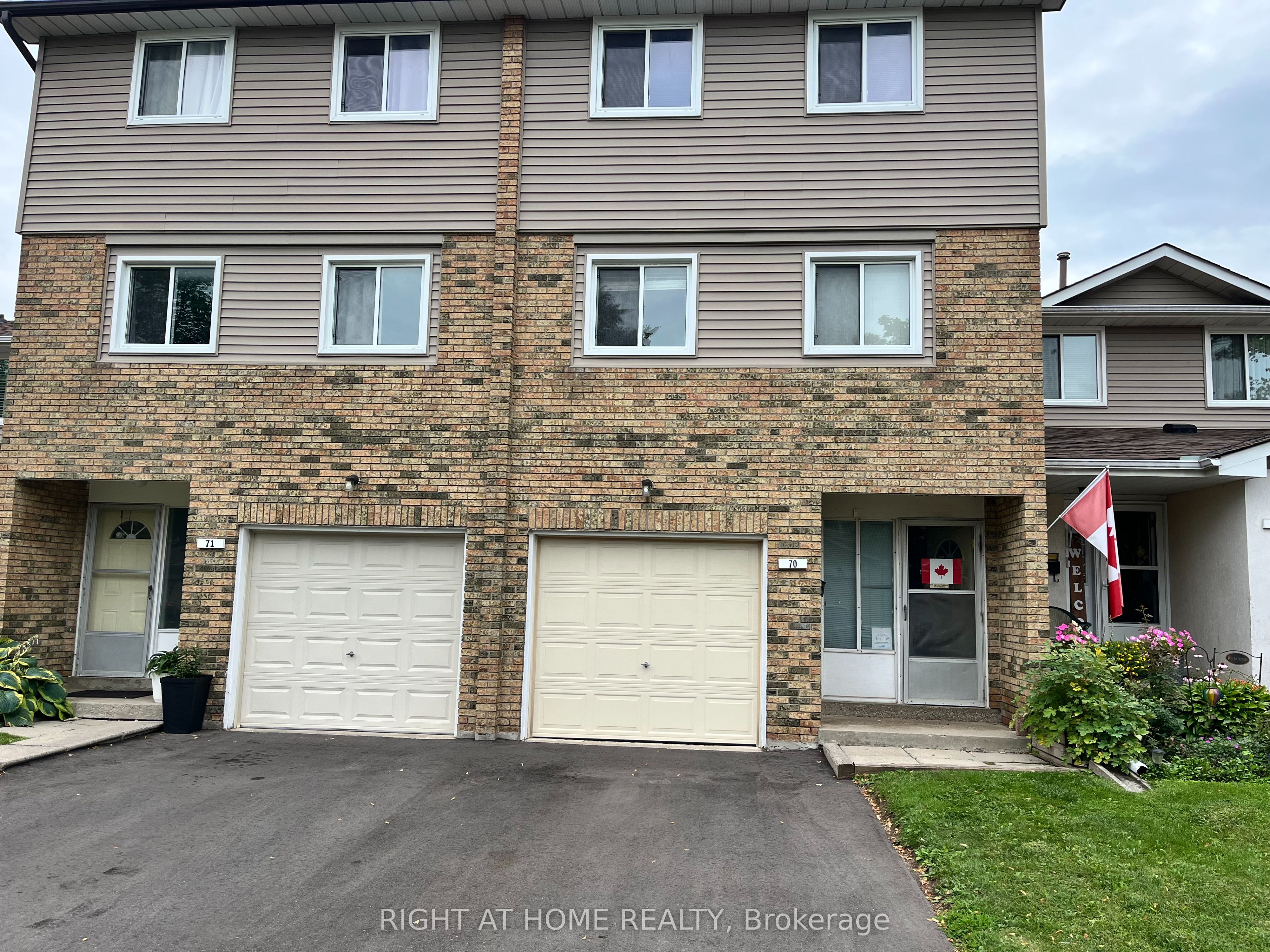 70 Carisbrooke Court, Brampton, ON L6S 3K1 photo 2