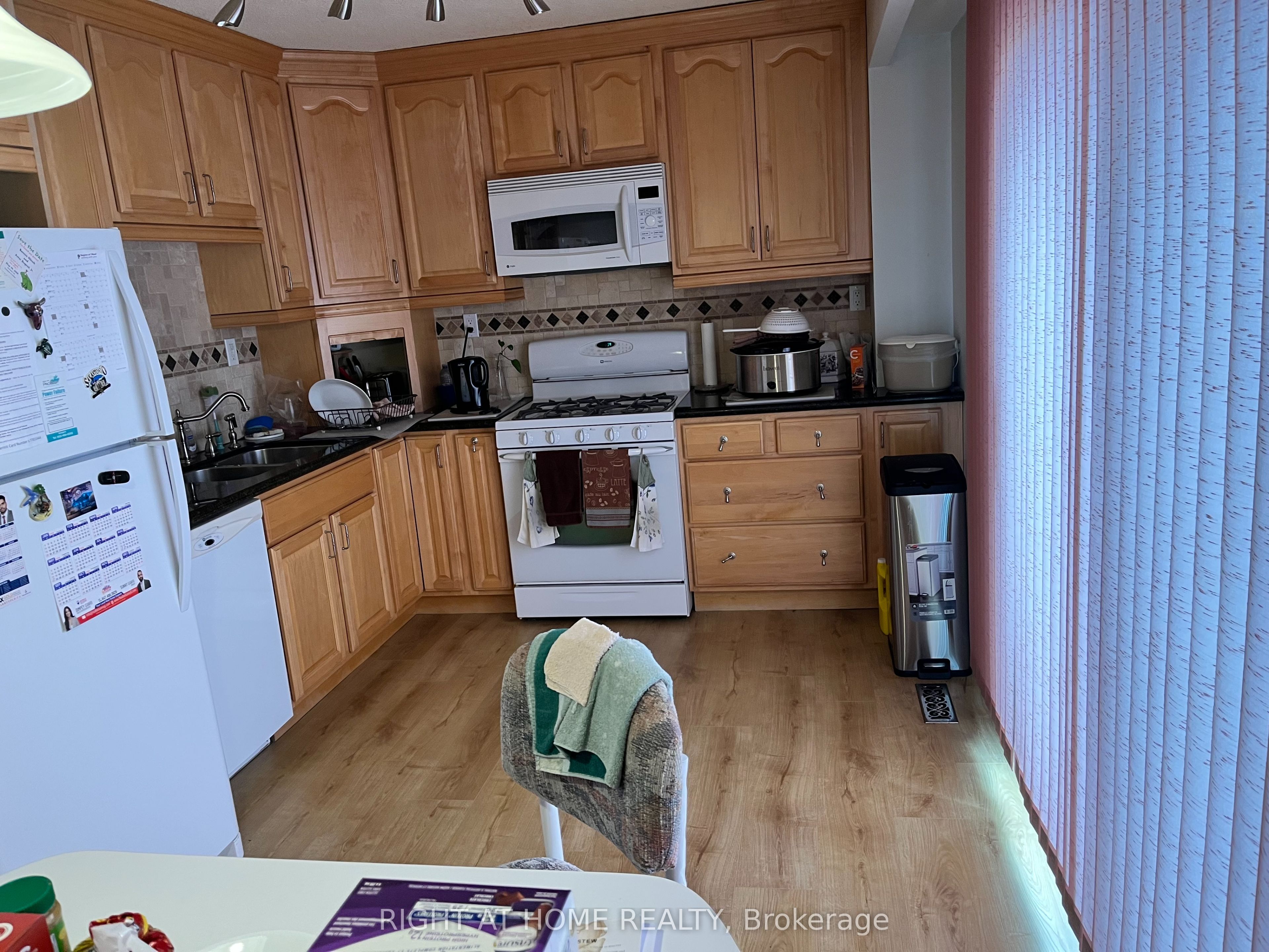 70 Carisbrooke Court, Brampton, ON L6S 3K1 photo 3