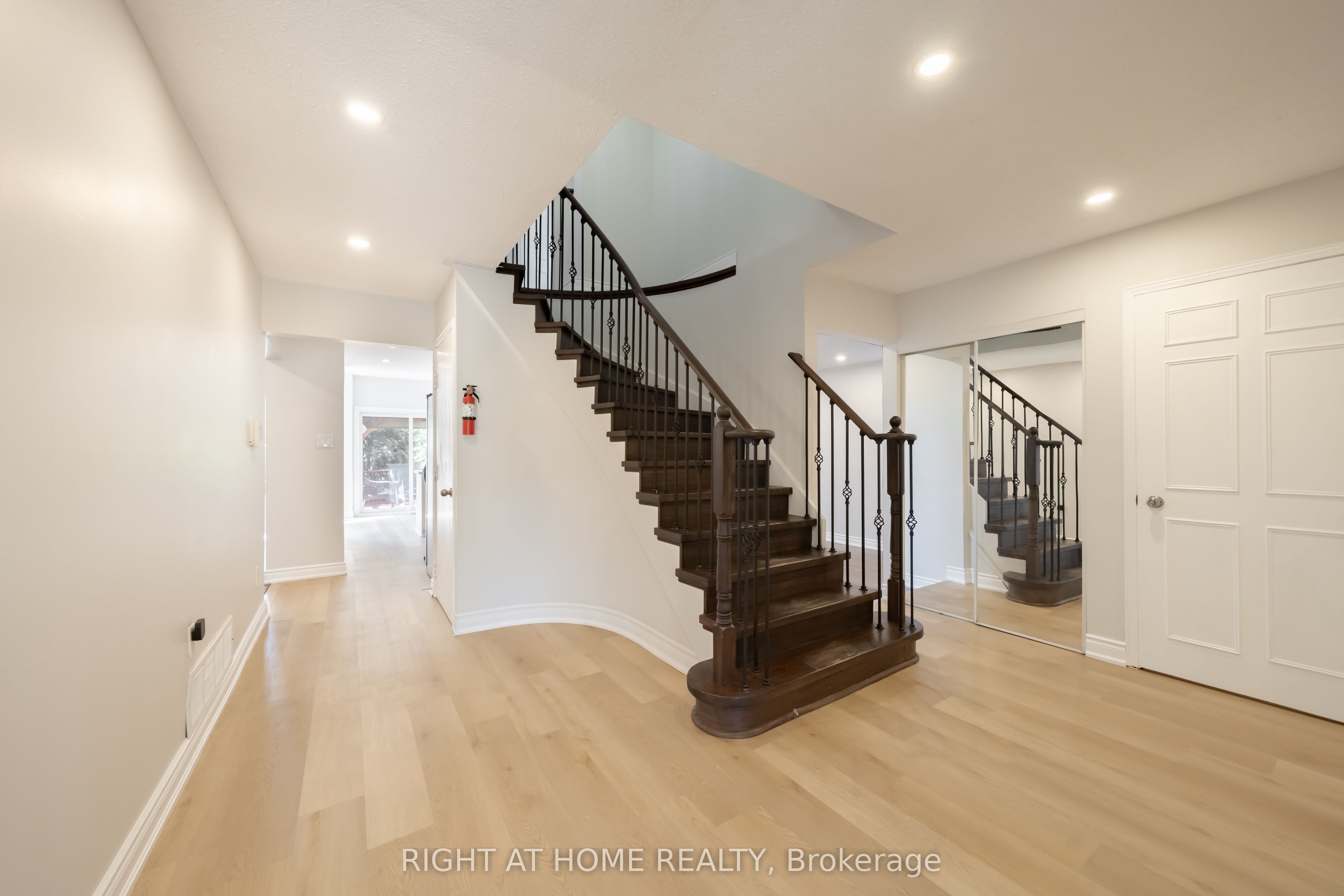 345 Mill Street S, Brampton, ON L6Y 2Y8 photo 3