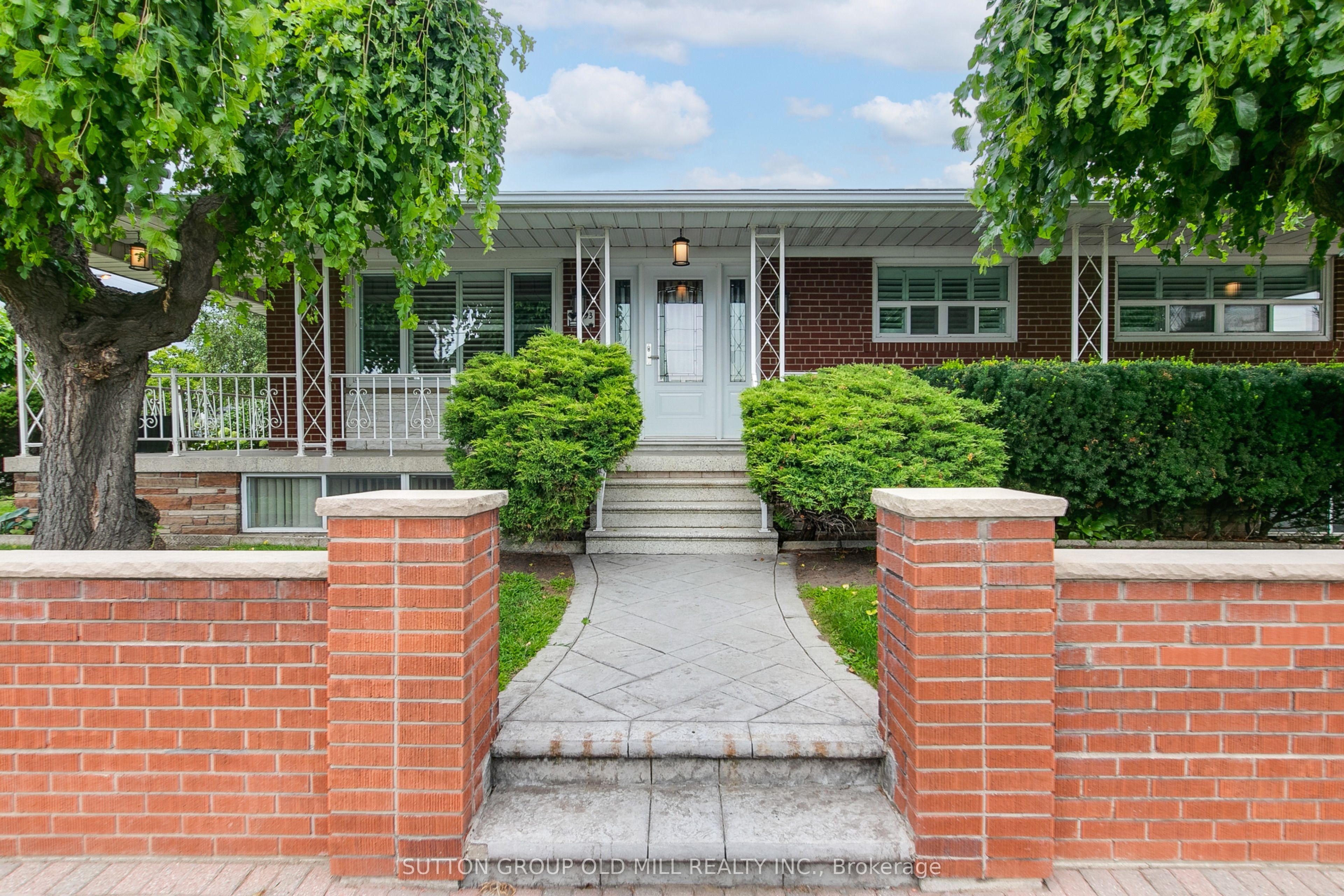 993 Islington Avenue, Toronto, ON M8Z 4R1