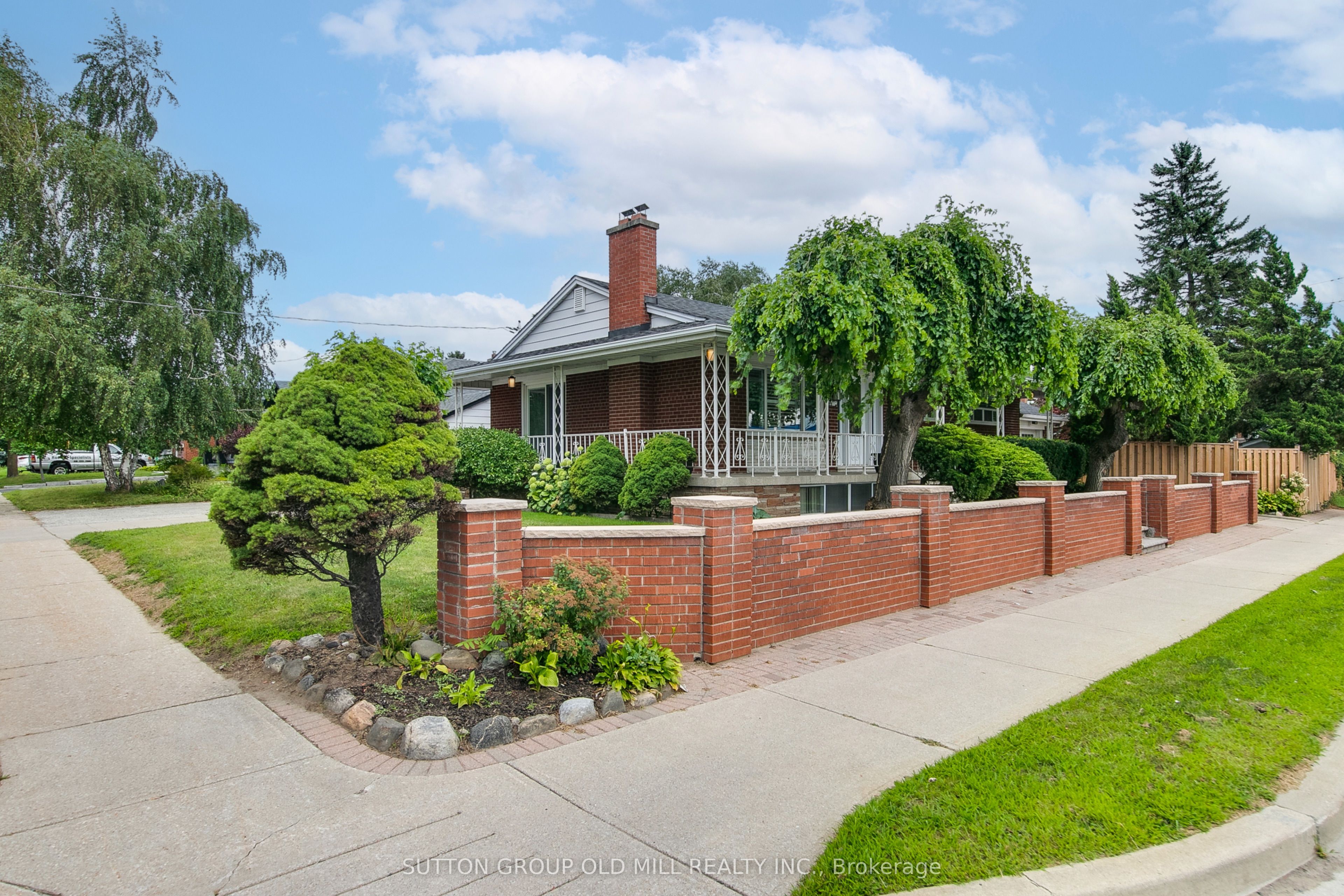 993 Islington Avenue, Toronto, ON M8Z 4R1 photo 2