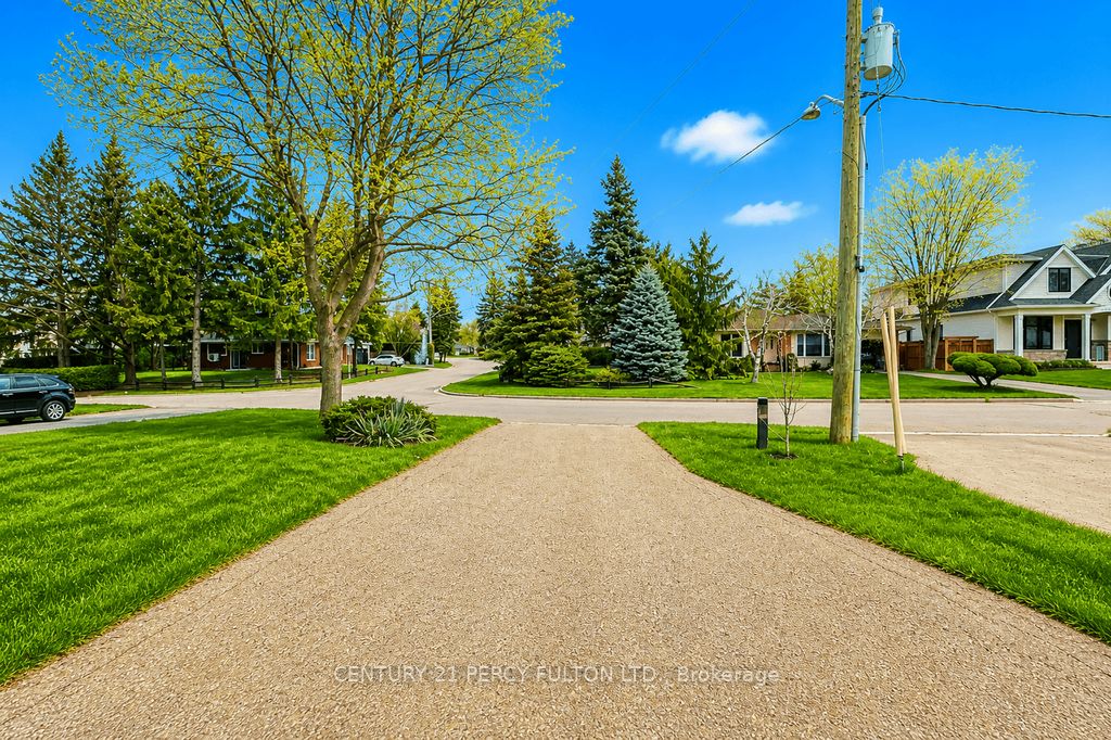 1386 Forest Glade Road, Oakville, ON L6H 2G3 photo 4