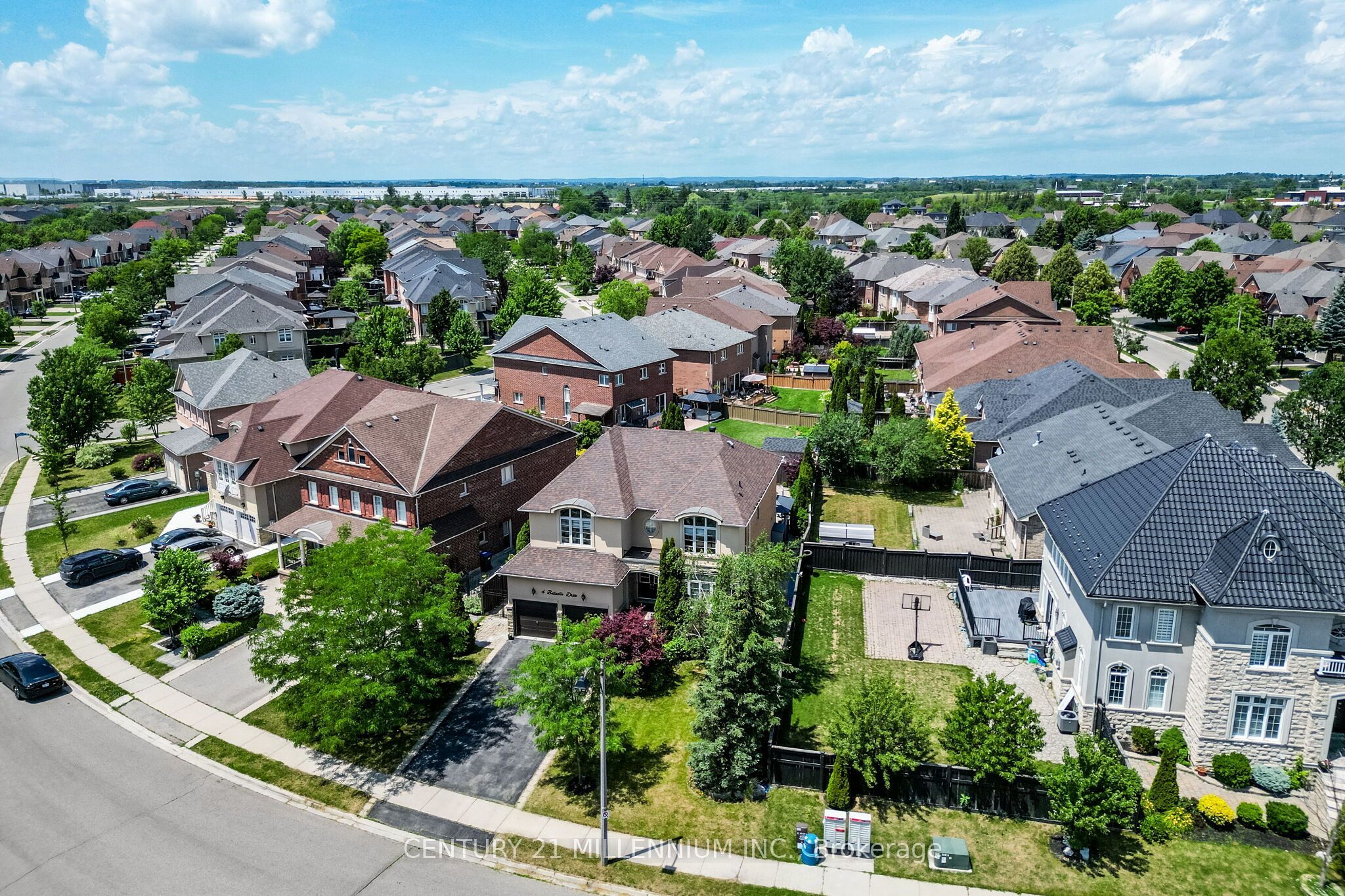 4 Belleville Drive, Brampton, ON L6P 1V7 photo 2