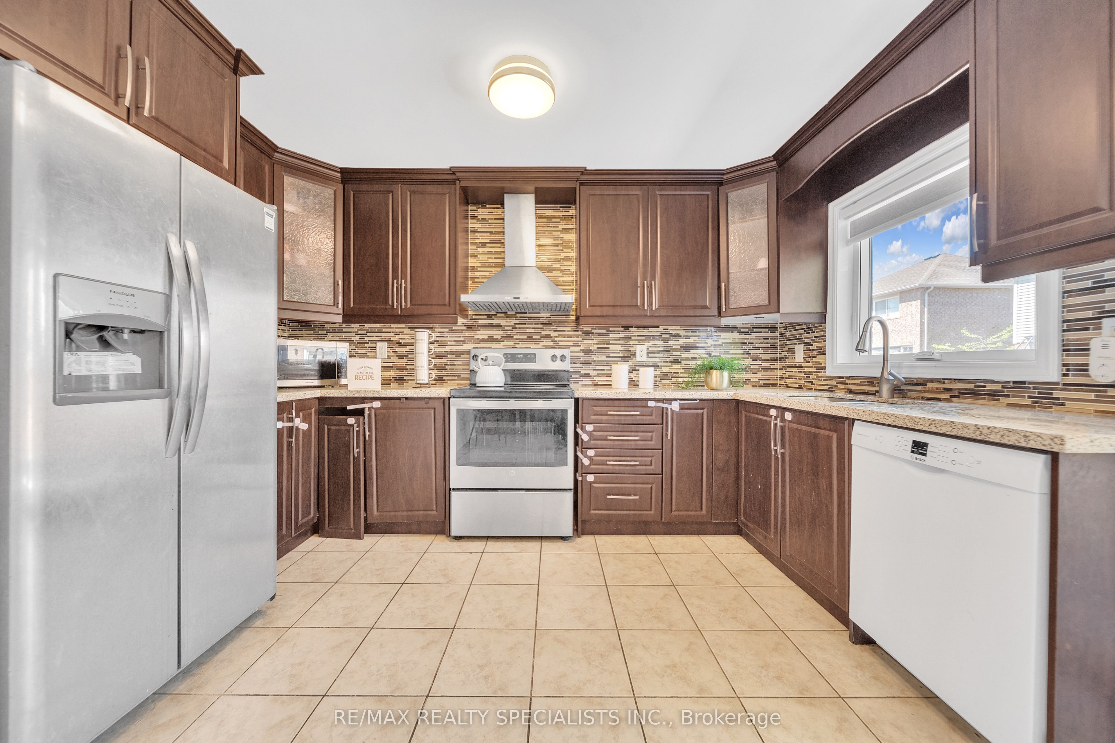 22 Clayborne Avenue, Brampton, ON L7A 1N8 photo 4