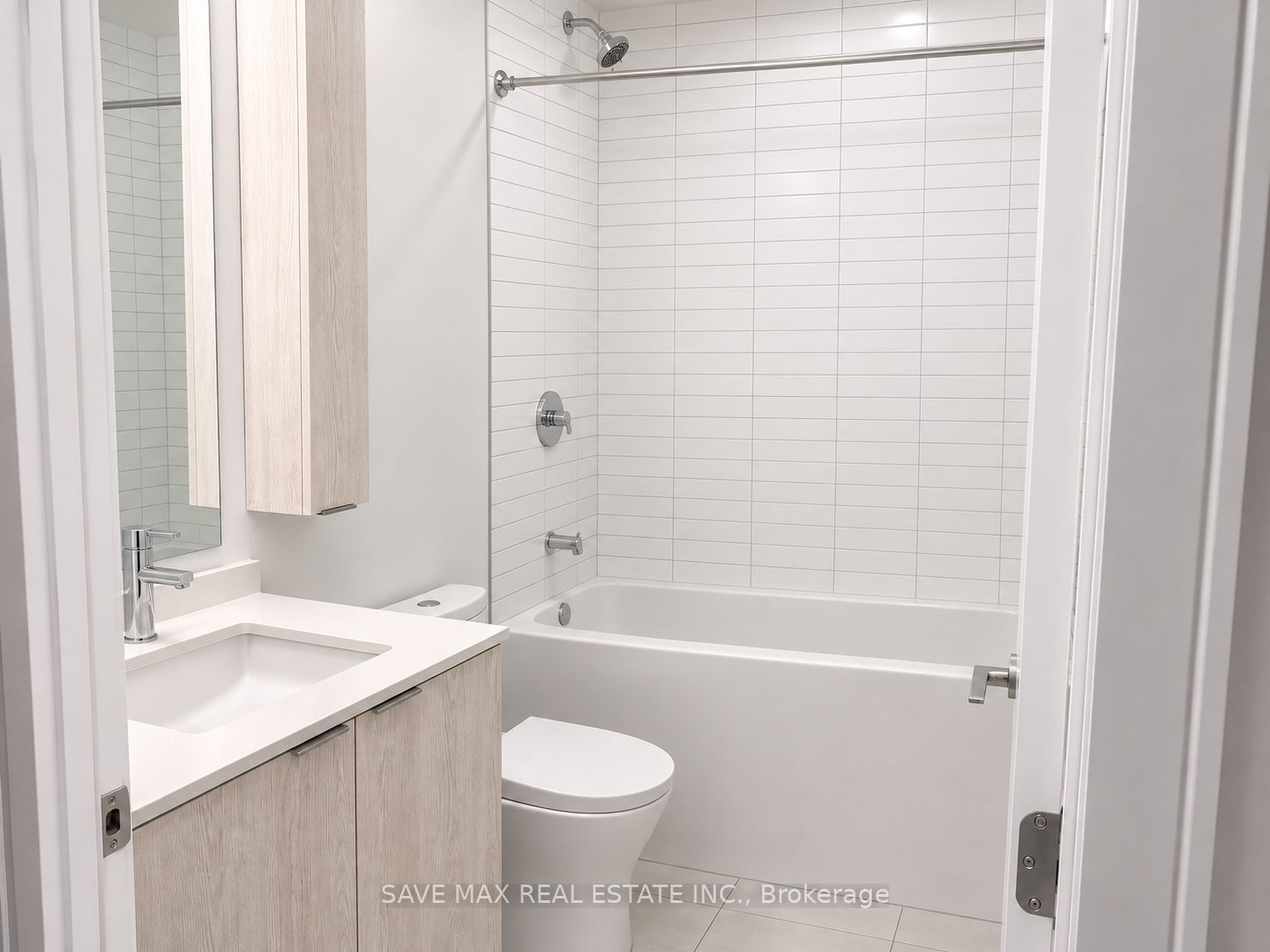 86 Dundas Street E 1410, Mississauga, ON L5A 1W4 photo 3