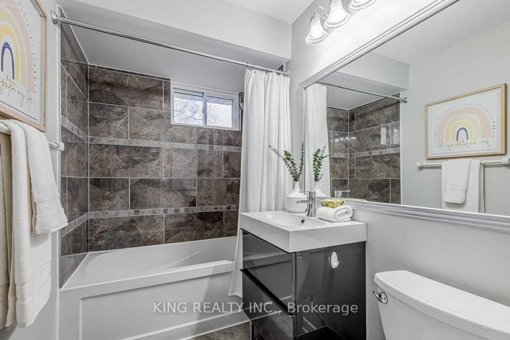 13 Brookland Drive W, Brampton, ON L6T 2M4 photo 2