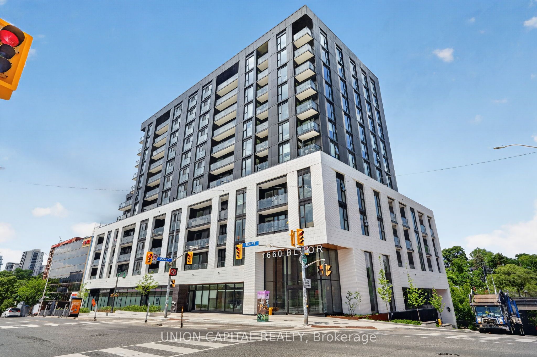 1660 Bloor Street W 910, Toronto, ON M6P 0C6