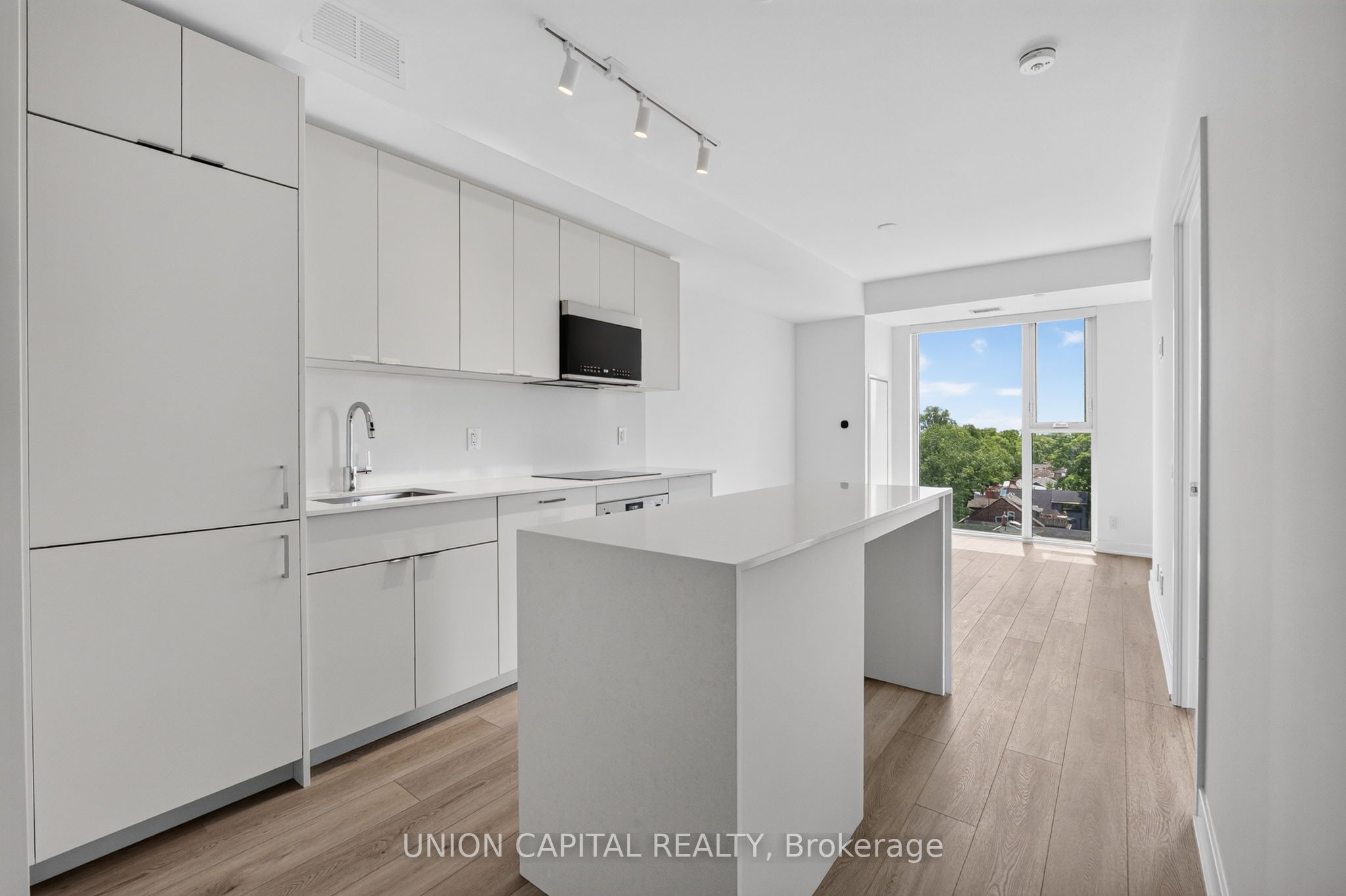 1660 Bloor Street W 910, Toronto, ON M6P 0C6 photo 5