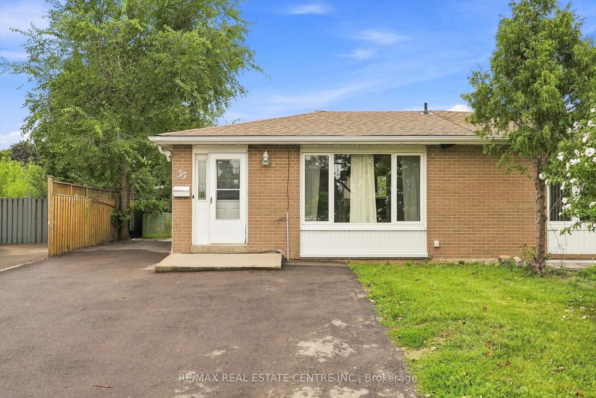 33 Garside Crescent Main, Brampton, ON L6S 1H5 photo 3