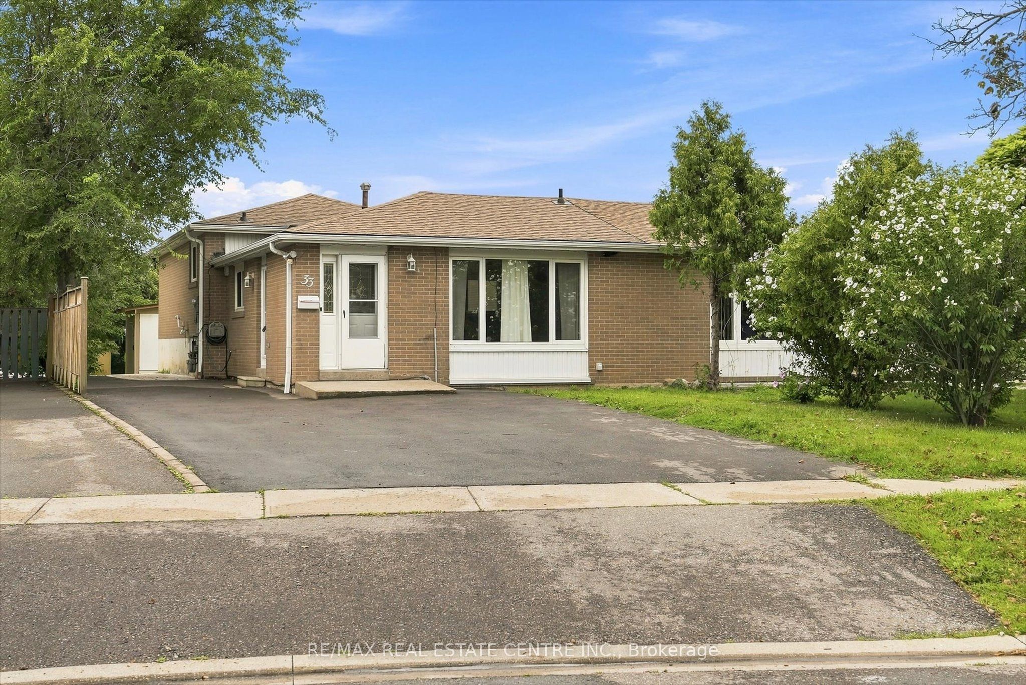 33 Garside Crescent Main, Brampton, ON L6S 1H5 photo 4