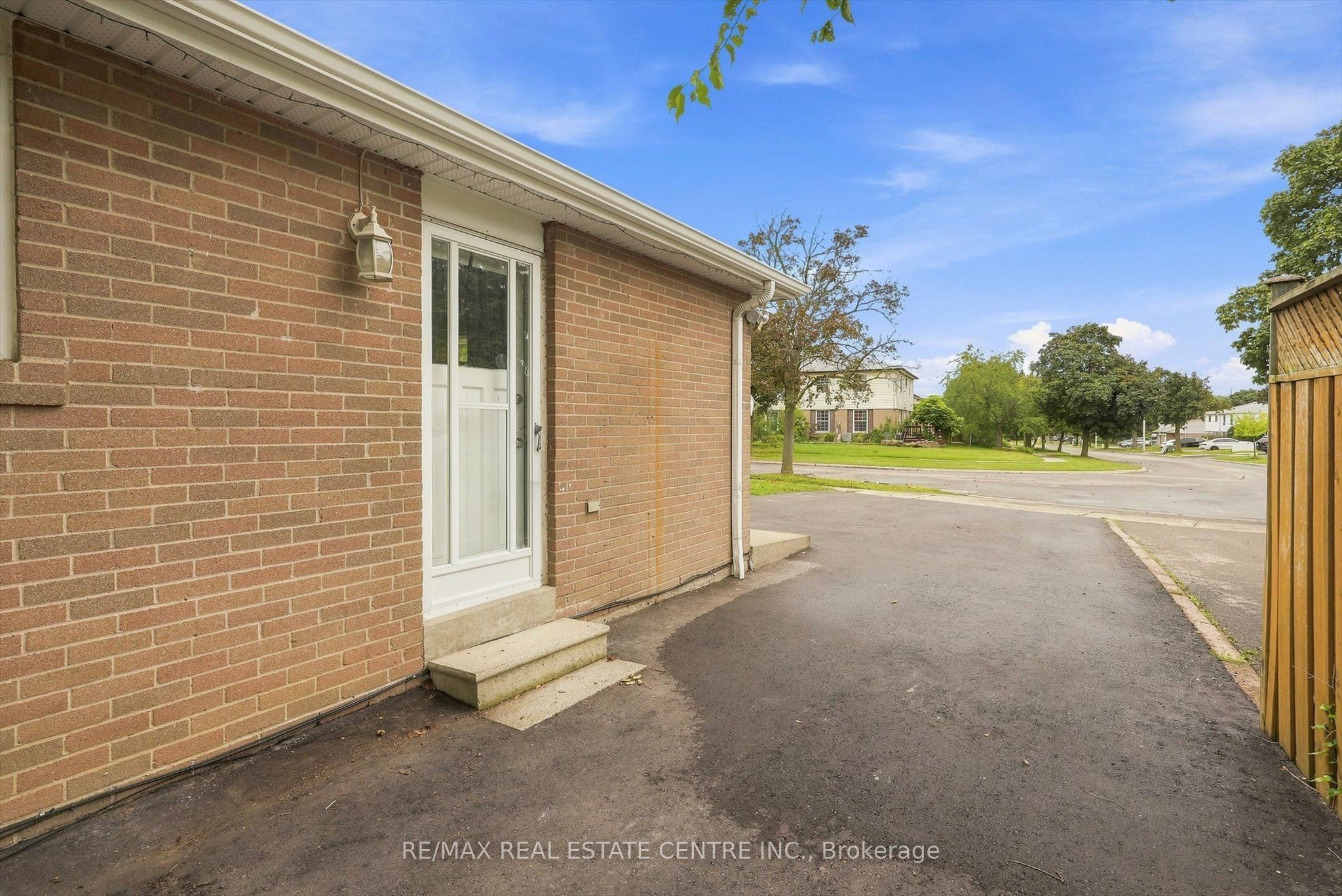 33 Garside Crescent Lower, Brampton, ON L6S 1H5 photo 3
