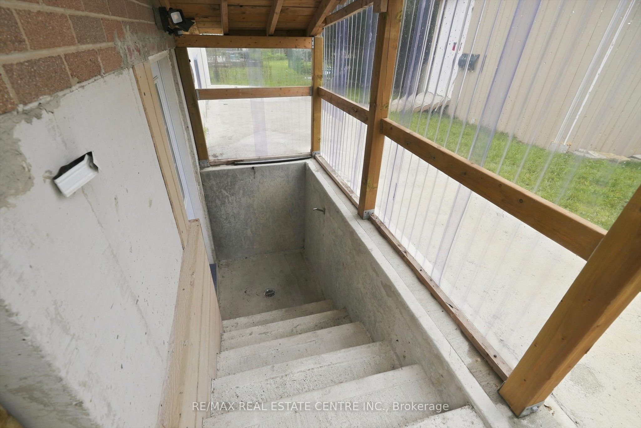 33 Garside Crescent Lower, Brampton, ON L6S 1H5 photo 4