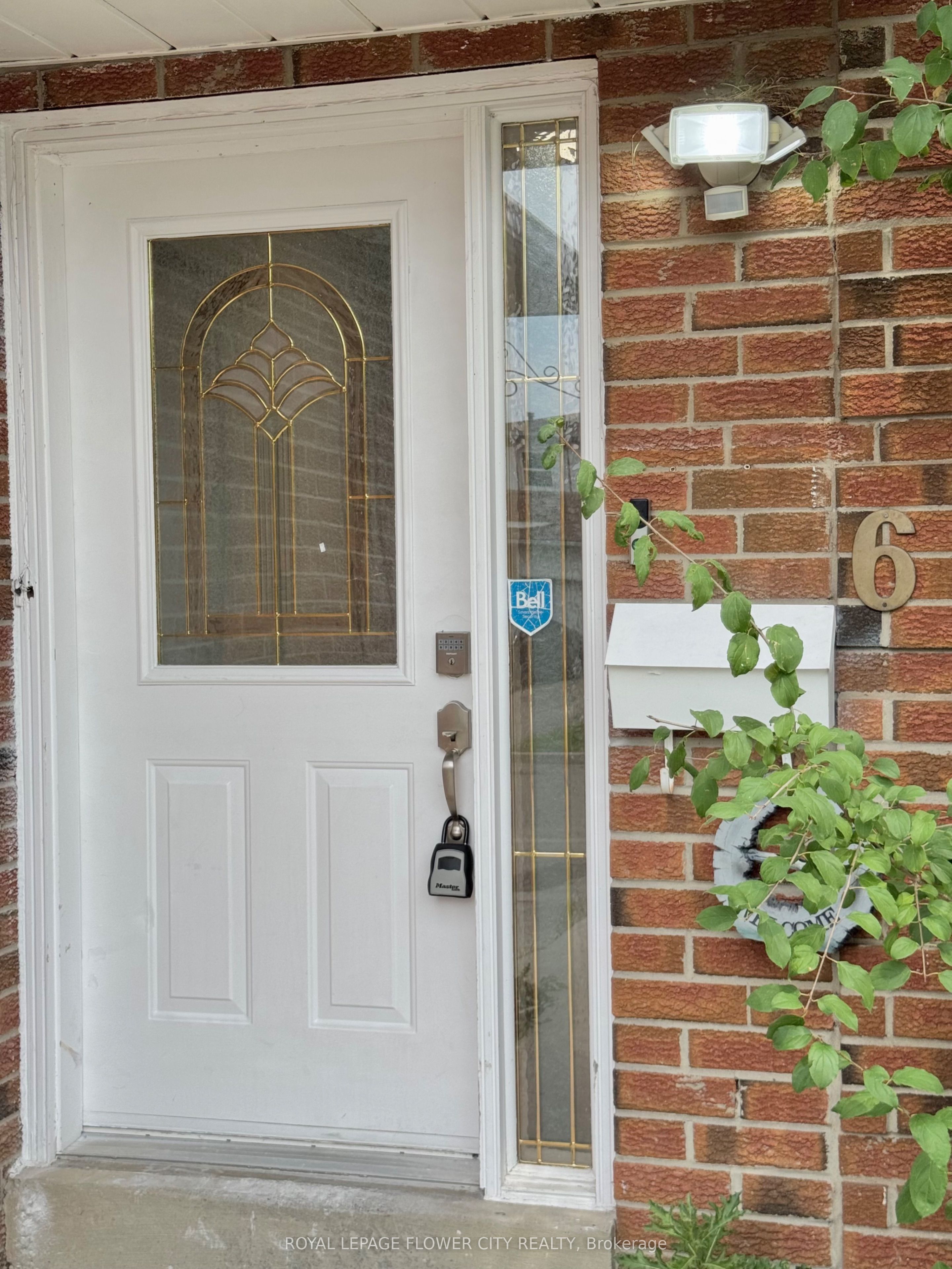 6 Crenshaw Crescent, Brampton, ON L6Z 1W9 photo 3
