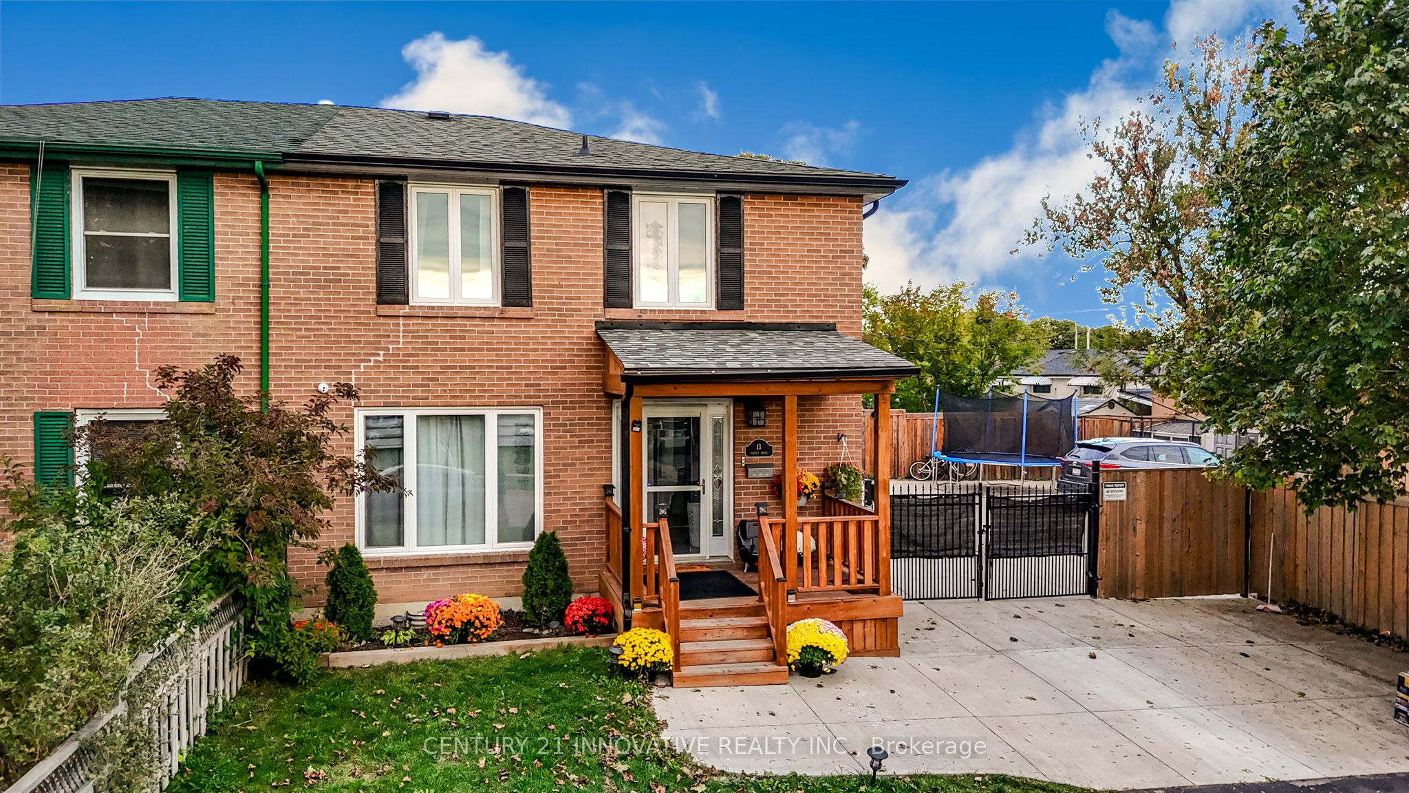 13 Dorset Drive, Brampton, ON L6T 2Y1